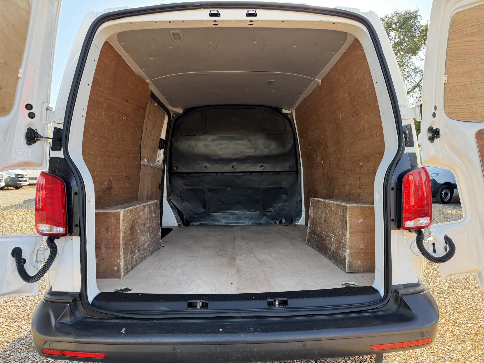 2021 Volkswagen Transporter 2.0 TDI T28 Startline Panel Van 5dr Diesel Manual FWD SWB Euro 6 (s/s) (110 ps) - Thumbnail 3