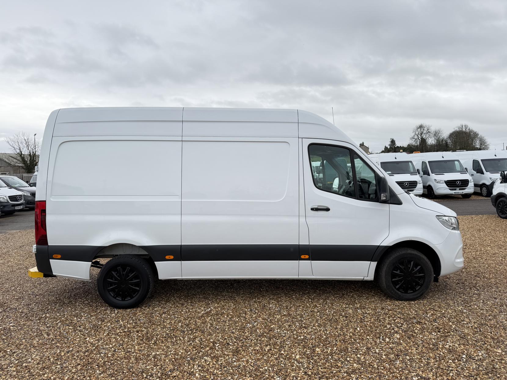 Mercedes-Benz Sprinter 2.1 316 CDI Panel Van 5dr Diesel Manual RWD L2 H2 Euro 6 (163 ps)