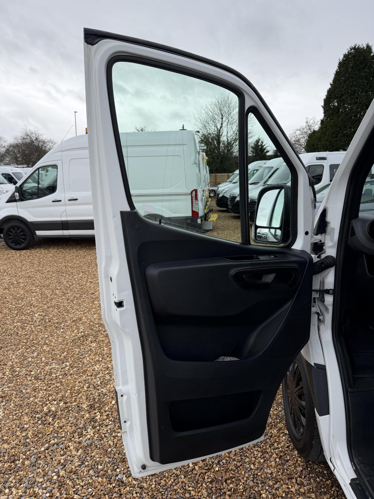 Mercedes-Benz Sprinter 2.1 316 CDI Panel Van 5dr Diesel Manual RWD L2 H2 Euro 6 (163 ps)