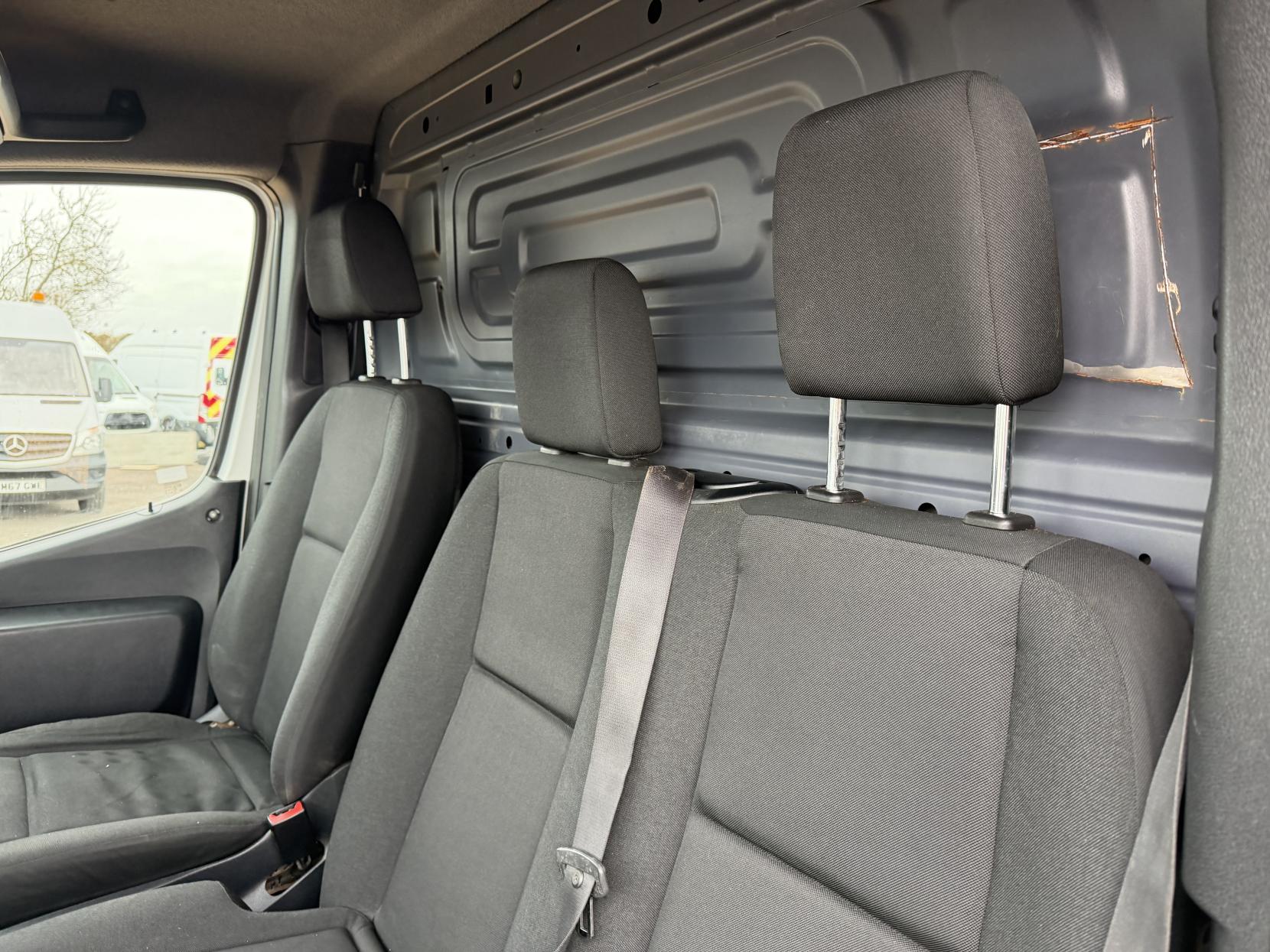 Mercedes-Benz Sprinter 2.1 316 CDI Panel Van 5dr Diesel Manual RWD L2 H2 Euro 6 (163 ps)