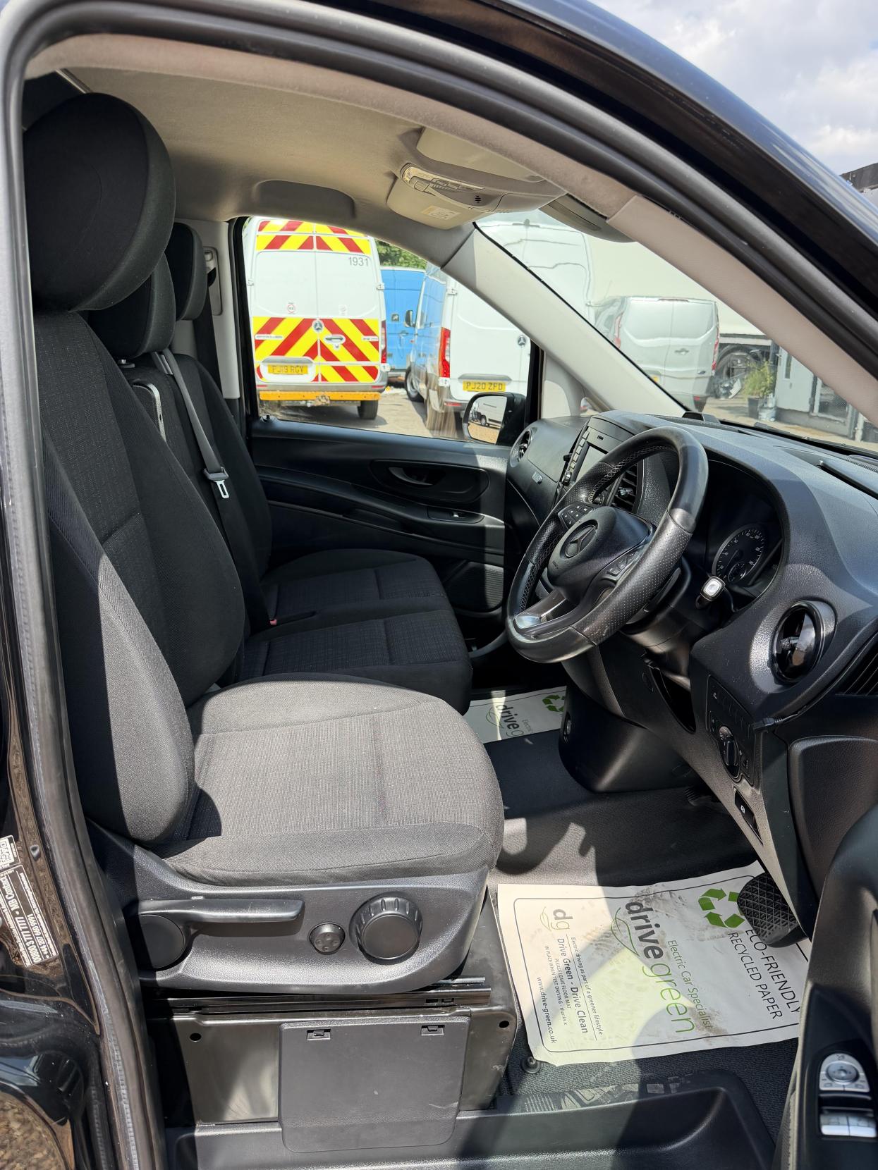 2020 Mercedes-Benz Vito 2.1 114 CDI Premium Panel Van 5dr Diesel G-Tronic+ RWD L2 Euro 6 (s/s) (136 ps) - Thumbnail 17