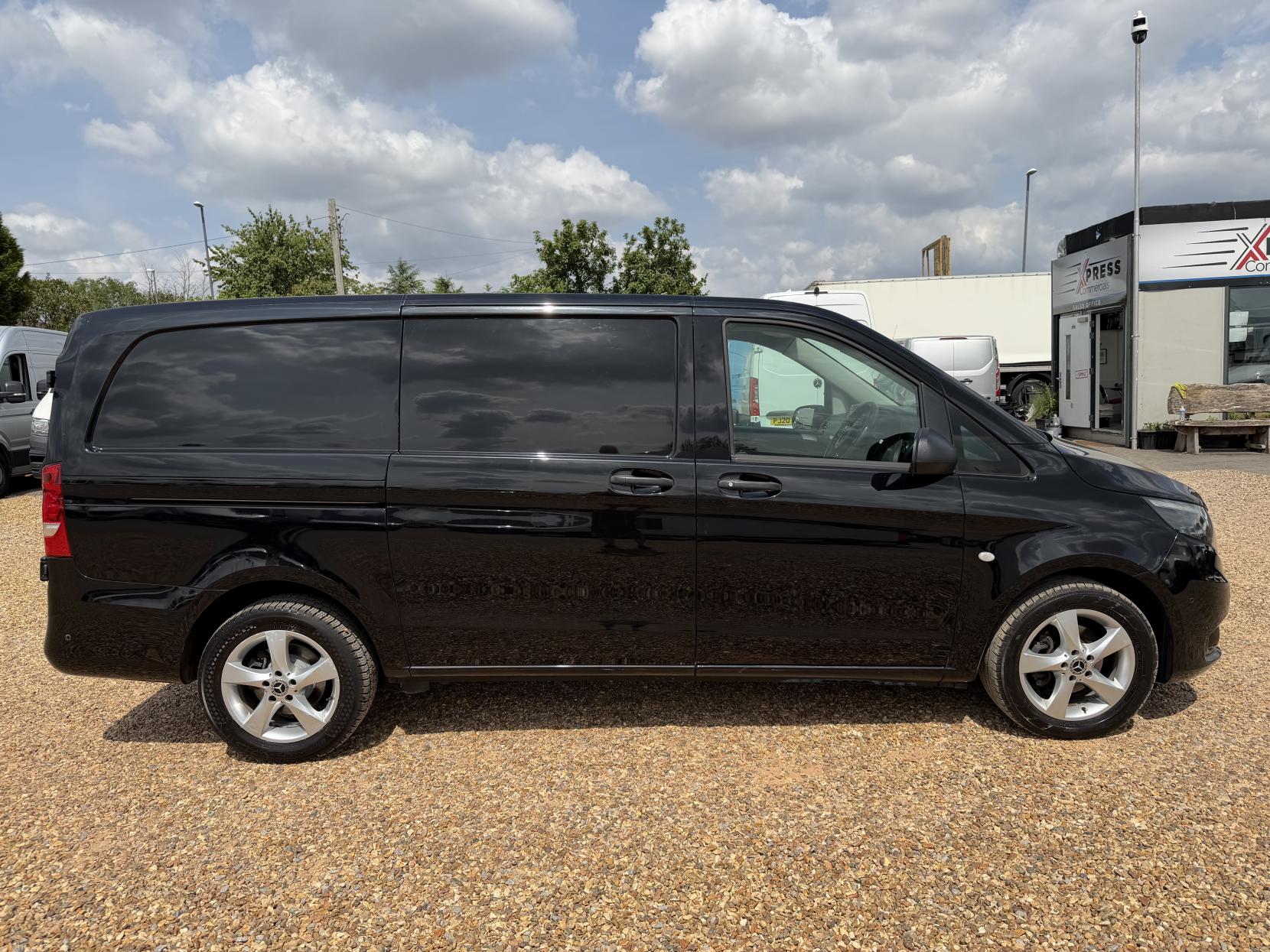 2020 Mercedes-Benz Vito 2.1 114 CDI Premium Panel Van 5dr Diesel G-Tronic+ RWD L2 Euro 6 (s/s) (136 ps) - Thumbnail 12