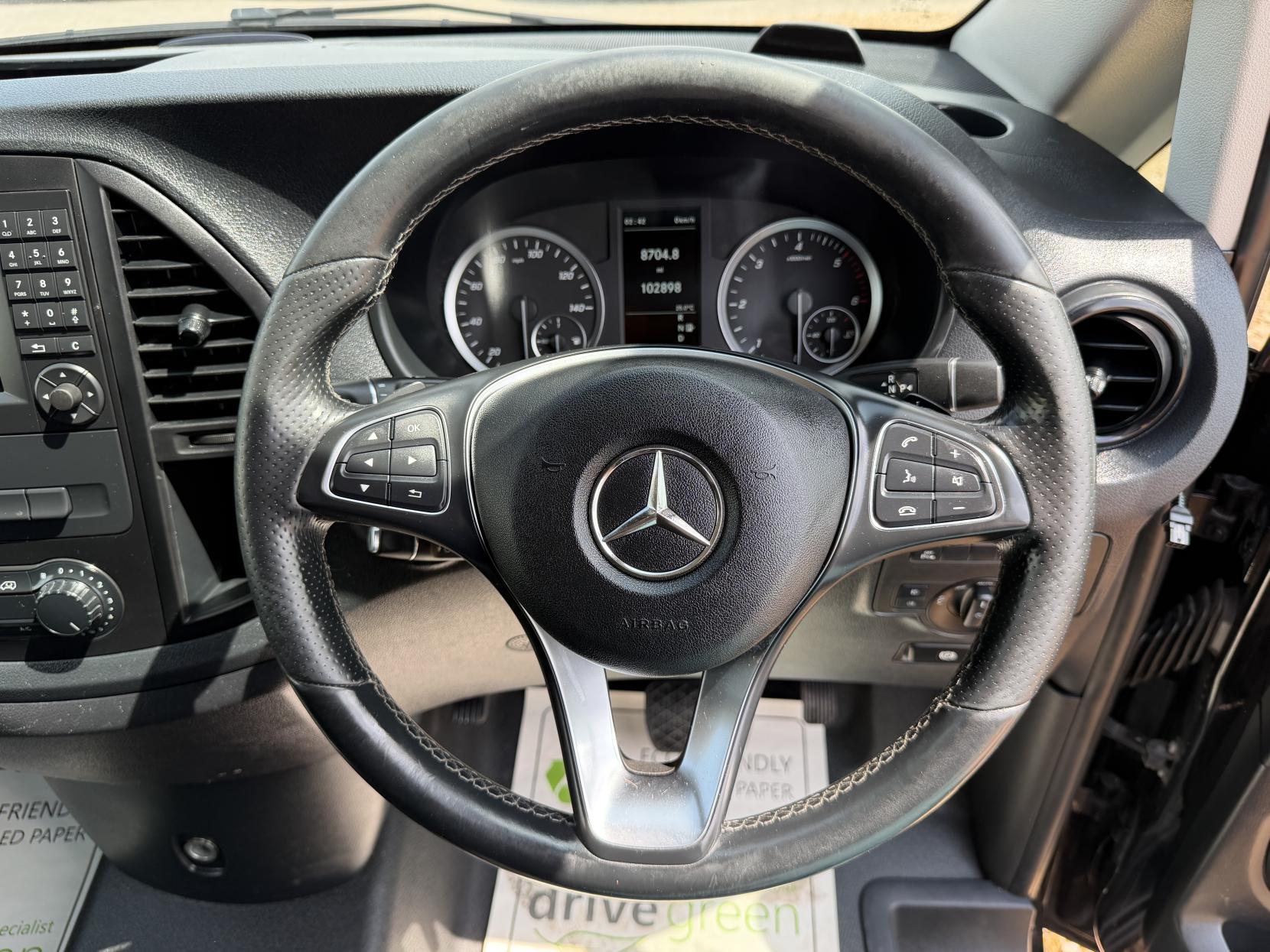 2020 Mercedes-Benz Vito 2.1 114 CDI Premium Panel Van 5dr Diesel G-Tronic+ RWD L2 Euro 6 (s/s) (136 ps) - Thumbnail 35