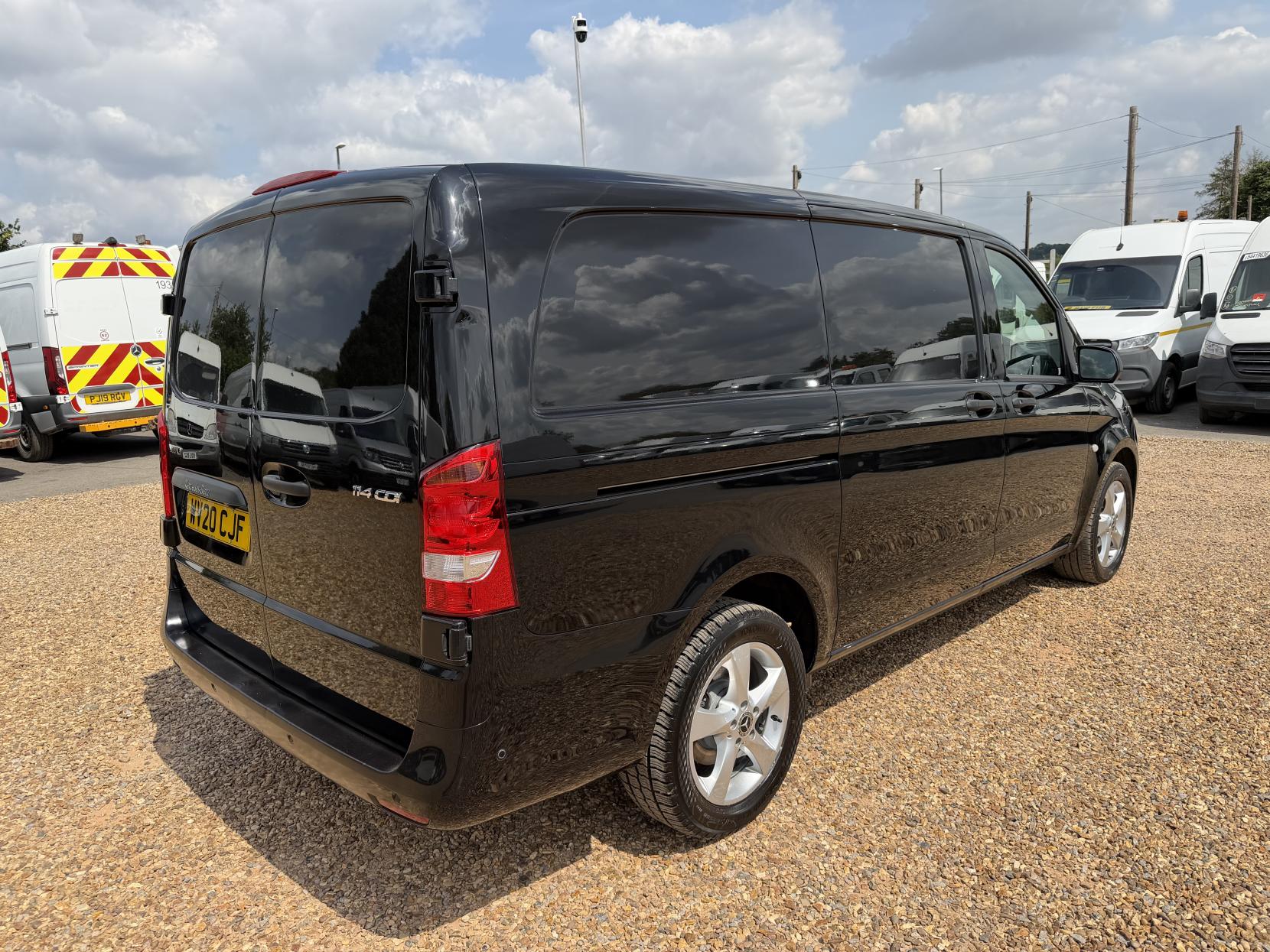 2020 Mercedes-Benz Vito 2.1 114 CDI Premium Panel Van 5dr Diesel G-Tronic+ RWD L2 Euro 6 (s/s) (136 ps) - Thumbnail 11