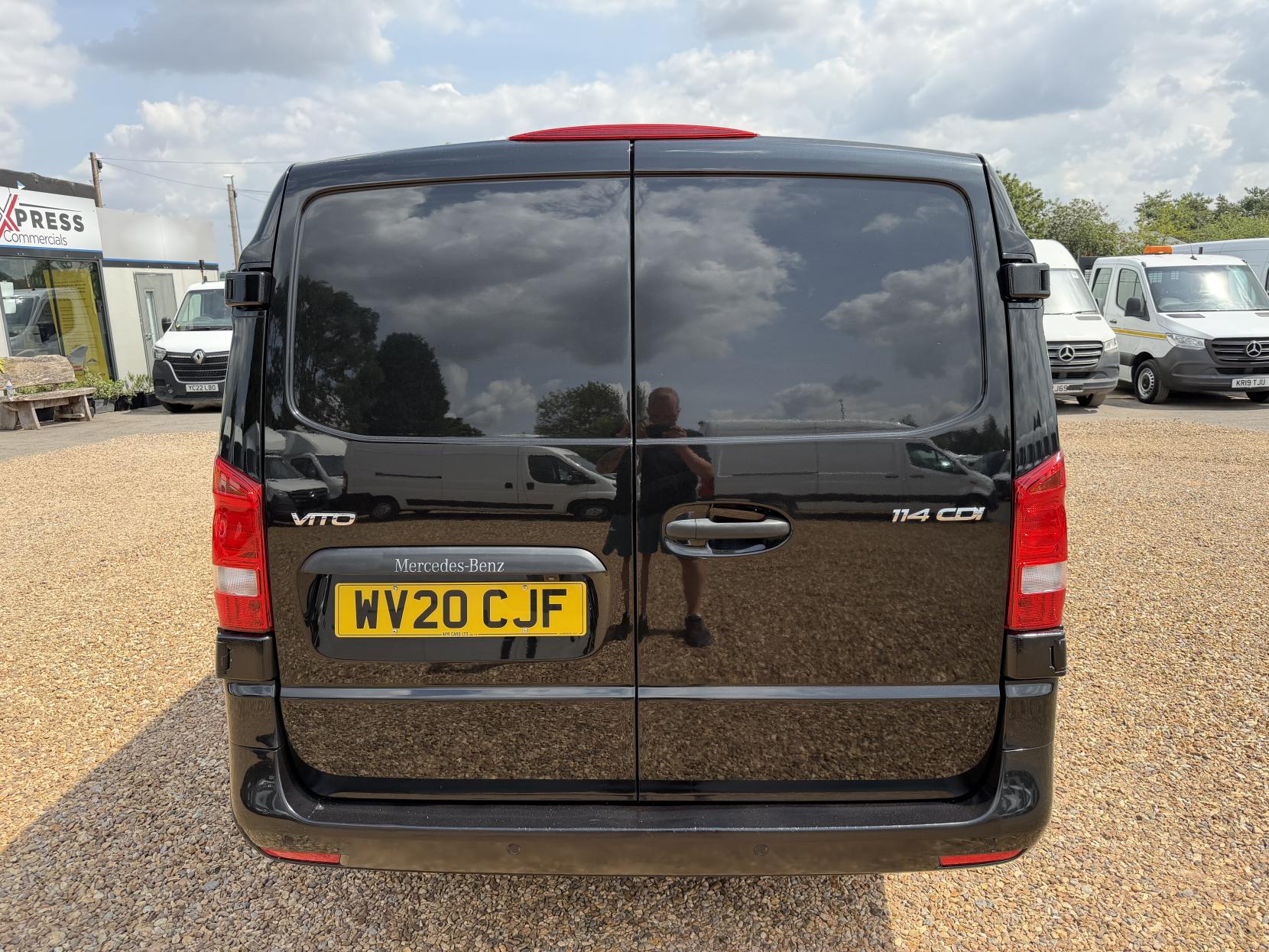 2020 Mercedes-Benz Vito 2.1 114 CDI Premium Panel Van 5dr Diesel G-Tronic+ RWD L2 Euro 6 (s/s) (136 ps) - Thumbnail 10