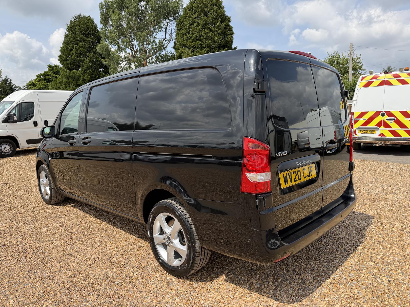 2020 Mercedes-Benz Vito 2.1 114 CDI Premium Panel Van 5dr Diesel G-Tronic+ RWD L2 Euro 6 (s/s) (136 ps) - Thumbnail 9