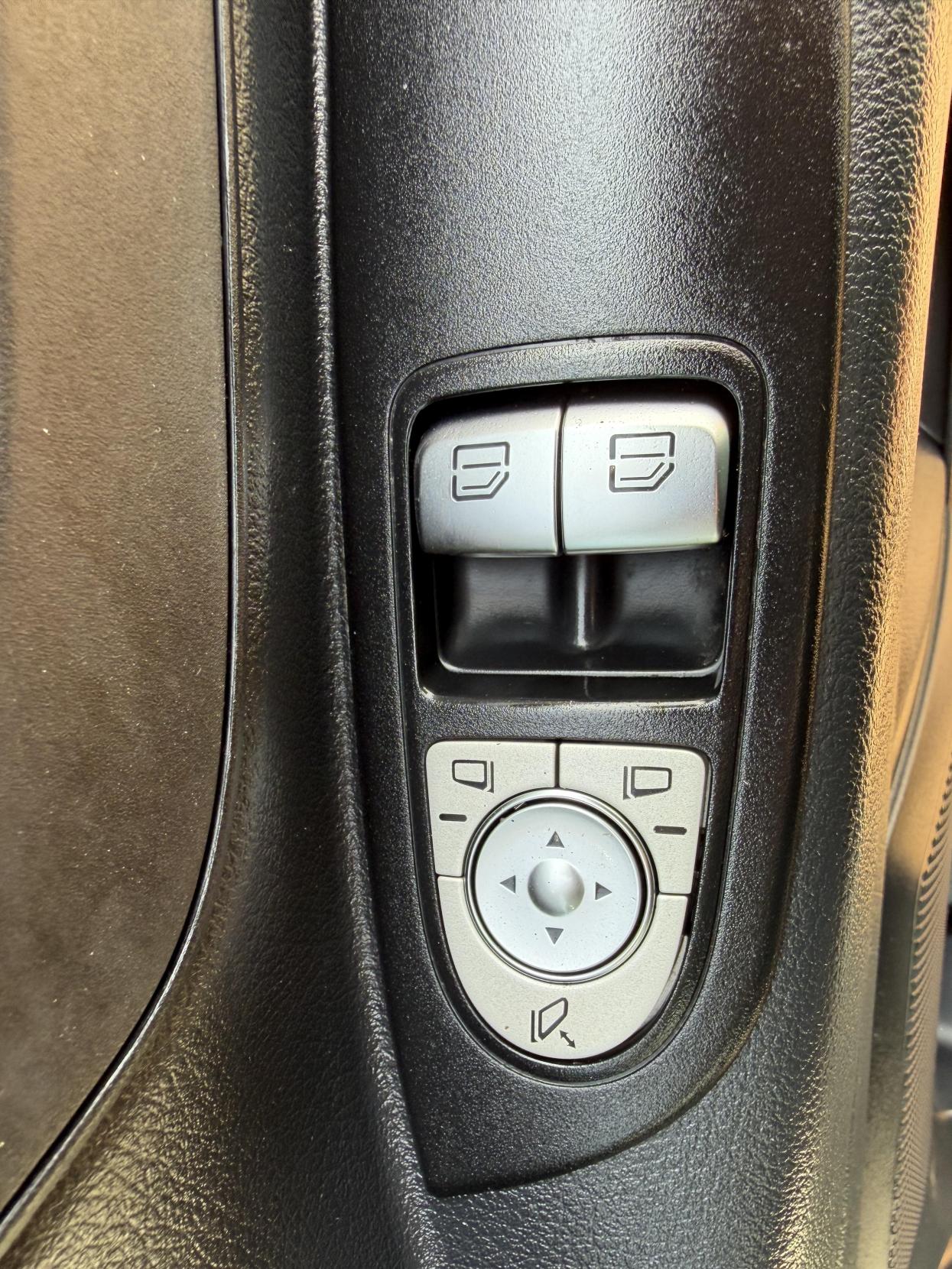 2020 Mercedes-Benz Vito 2.1 114 CDI Premium Panel Van 5dr Diesel G-Tronic+ RWD L2 Euro 6 (s/s) (136 ps) - Thumbnail 34