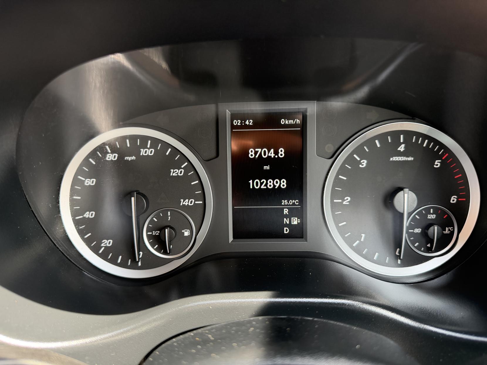 2020 Mercedes-Benz Vito 2.1 114 CDI Premium Panel Van 5dr Diesel G-Tronic+ RWD L2 Euro 6 (s/s) (136 ps) - Thumbnail 42