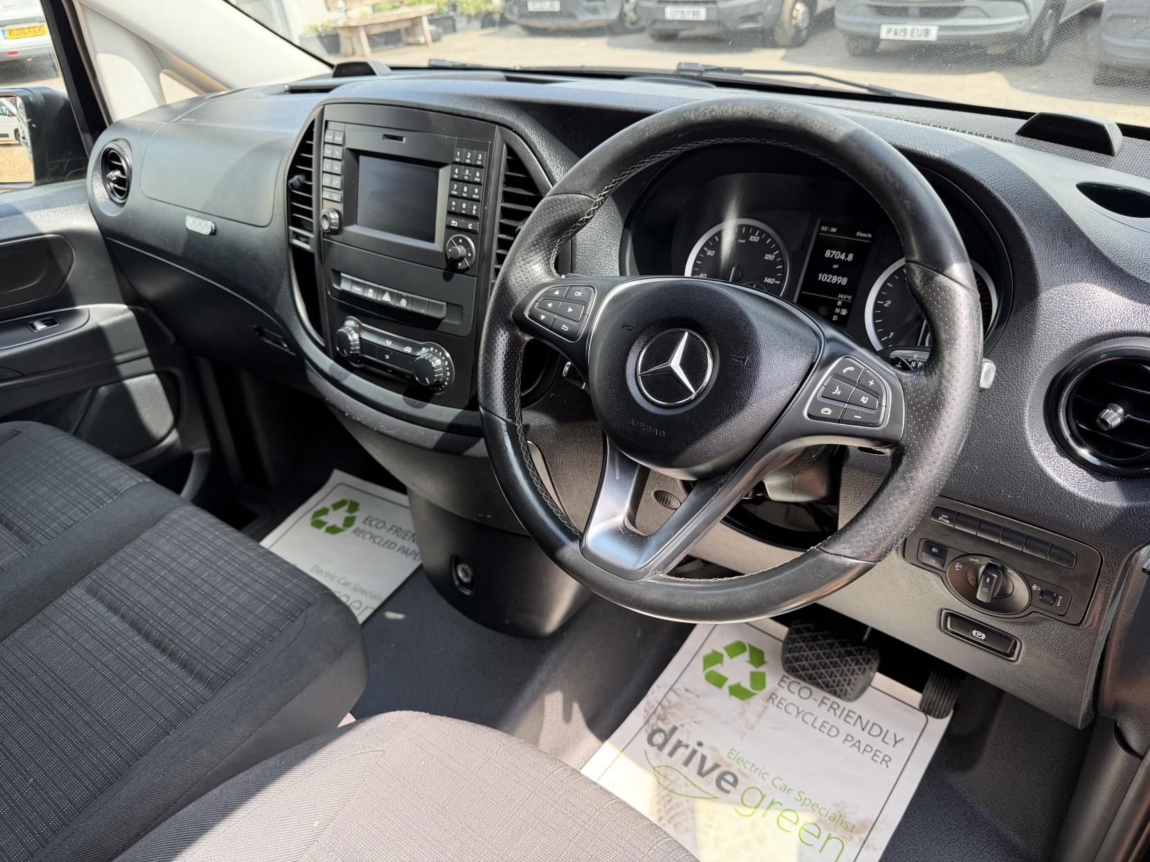 2020 Mercedes-Benz Vito 2.1 114 CDI Premium Panel Van 5dr Diesel G-Tronic+ RWD L2 Euro 6 (s/s) (136 ps) - Thumbnail 2