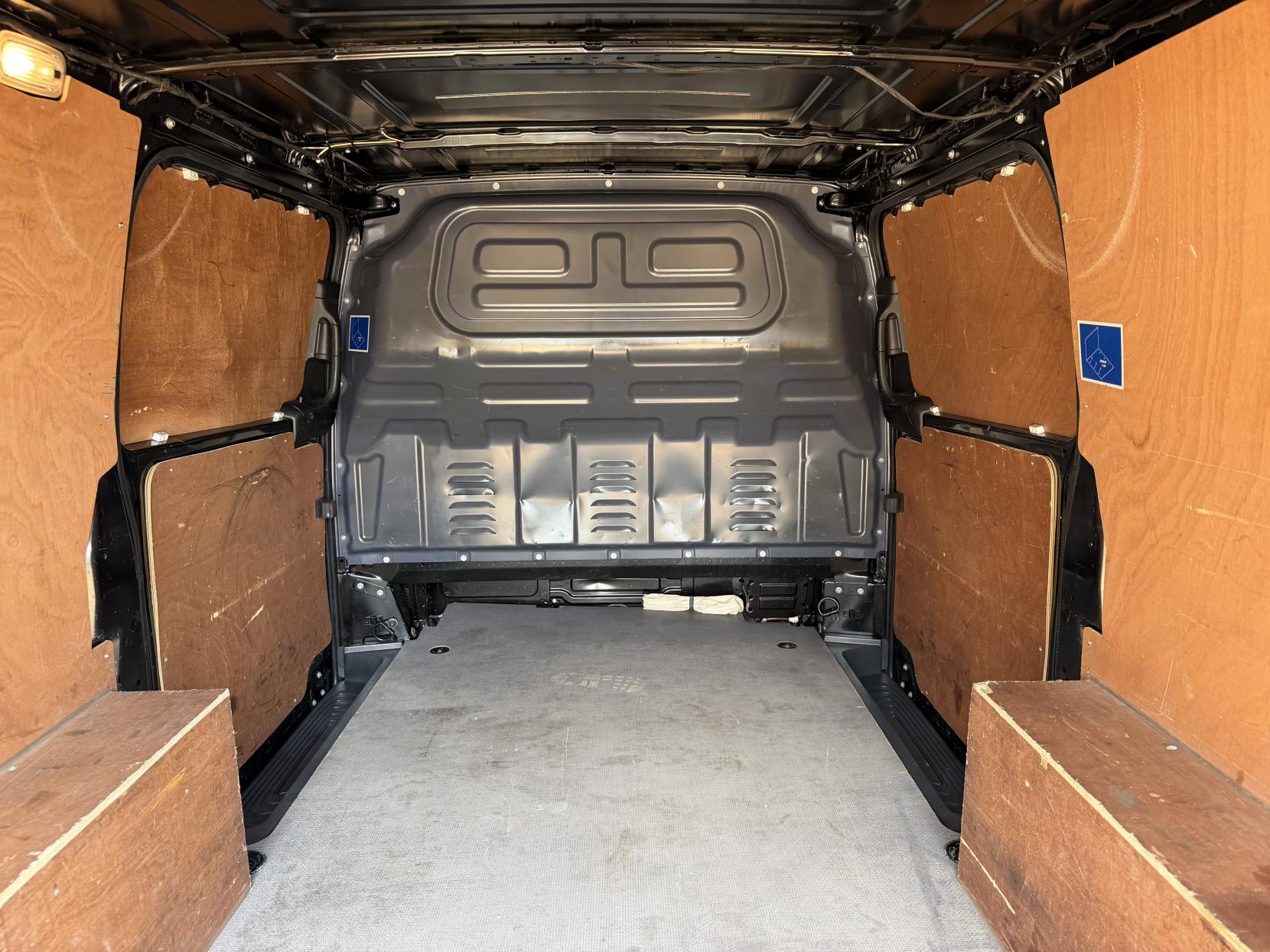2020 Mercedes-Benz Vito 2.1 114 CDI Premium Panel Van 5dr Diesel G-Tronic+ RWD L2 Euro 6 (s/s) (136 ps) - Thumbnail 27