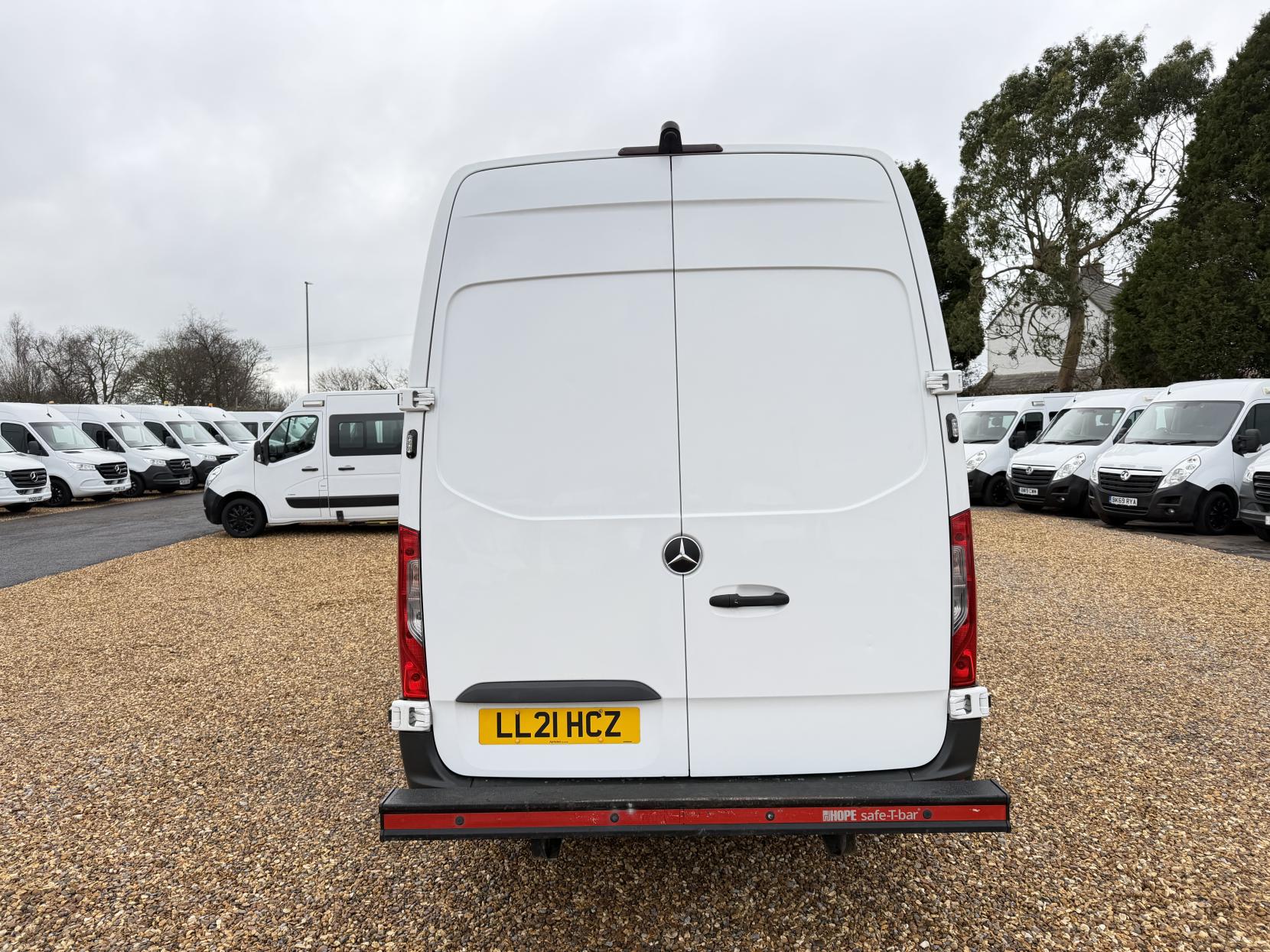 Mercedes-Benz Sprinter 2.0 315 CDI Progressive Panel Van 5dr Diesel G-Tronic RWD L2 H2 Euro 6 (s/s) (150 ps)