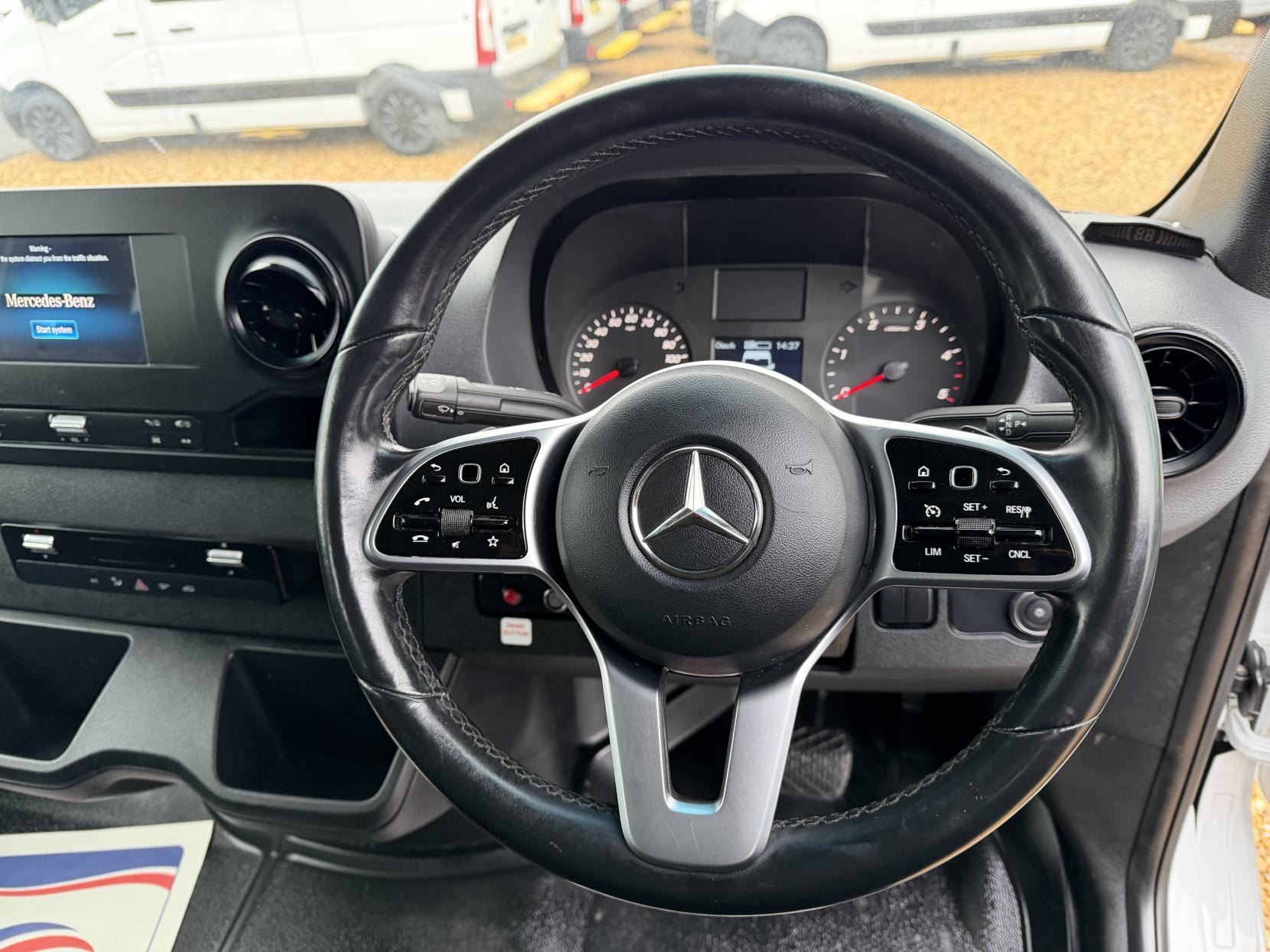 Mercedes-Benz Sprinter 2.0 315 CDI Progressive Panel Van 5dr Diesel G-Tronic RWD L2 H2 Euro 6 (s/s) (150 ps)