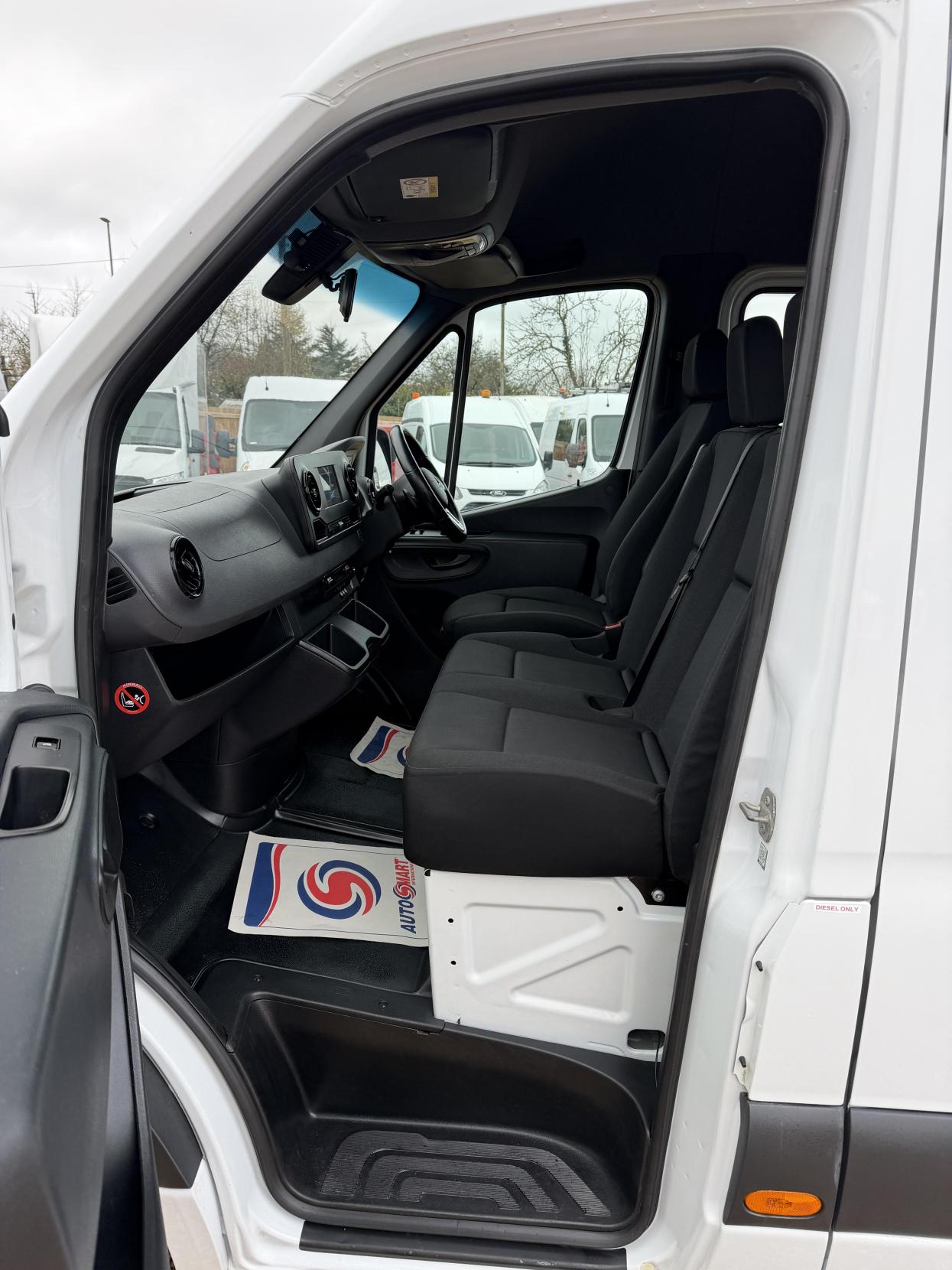 Mercedes-Benz Sprinter 2.0 315 CDI Progressive Panel Van 5dr Diesel G-Tronic RWD L2 H2 Euro 6 (s/s) (150 ps)