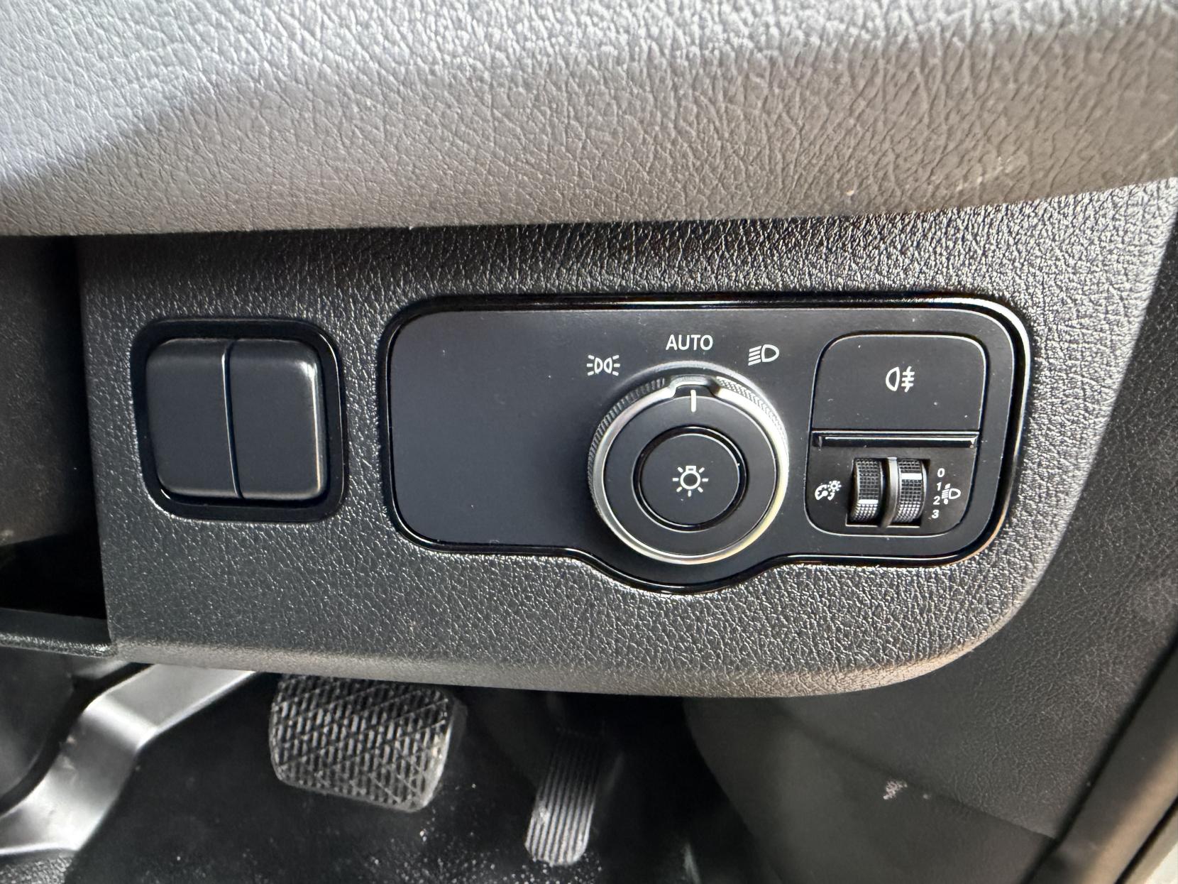 Mercedes-Benz Sprinter 2.0 315 CDI Progressive Panel Van 5dr Diesel G-Tronic RWD L2 H2 Euro 6 (s/s) (150 ps)