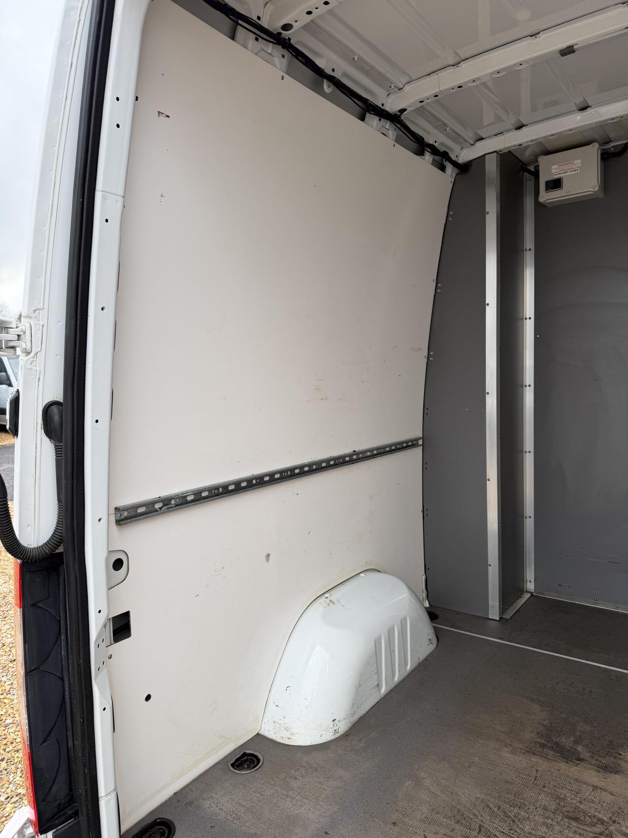 Mercedes-Benz Sprinter 2.0 315 CDI Progressive Panel Van 5dr Diesel G-Tronic RWD L2 H2 Euro 6 (s/s) (150 ps)