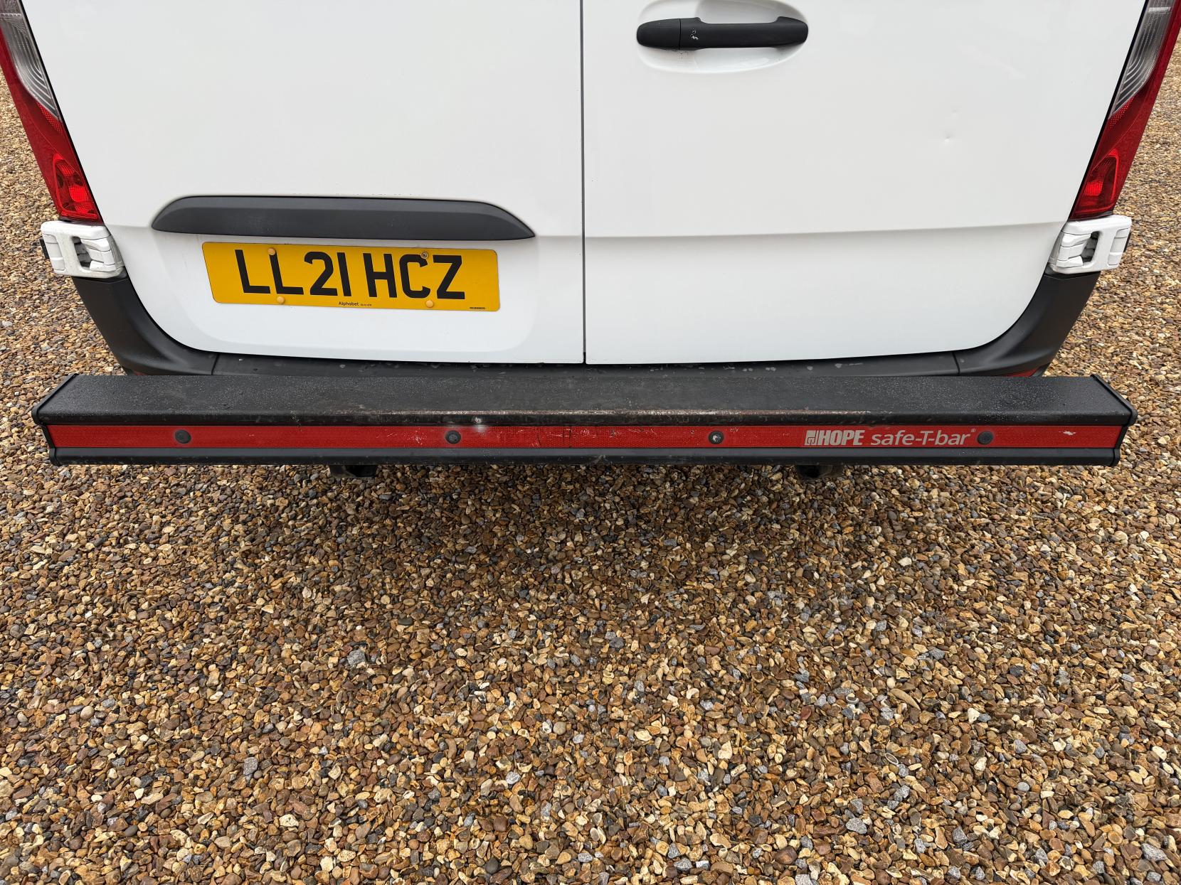 Mercedes-Benz Sprinter 2.0 315 CDI Progressive Panel Van 5dr Diesel G-Tronic RWD L2 H2 Euro 6 (s/s) (150 ps)