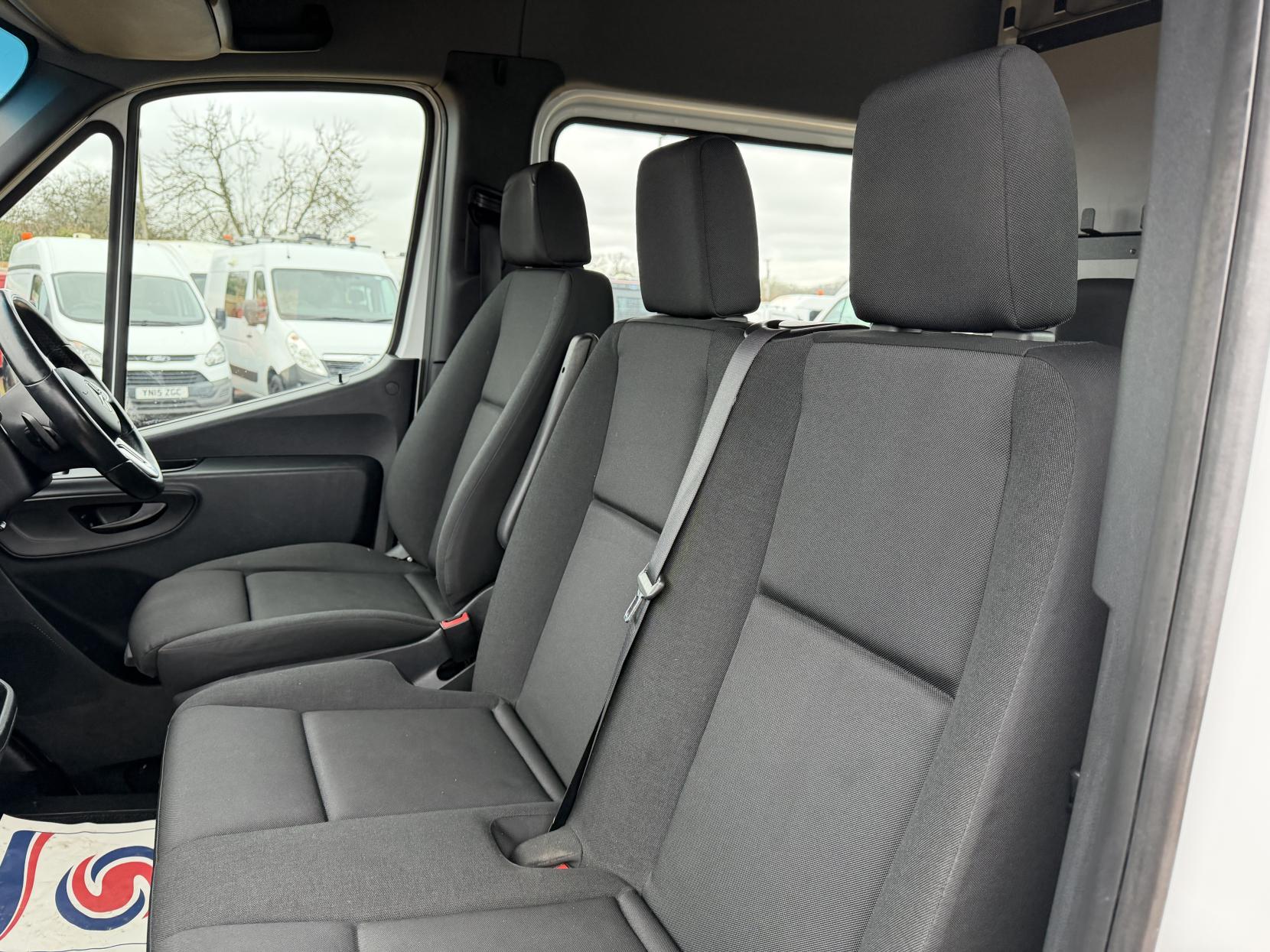 Mercedes-Benz Sprinter 2.0 315 CDI Progressive Panel Van 5dr Diesel G-Tronic RWD L2 H2 Euro 6 (s/s) (150 ps)