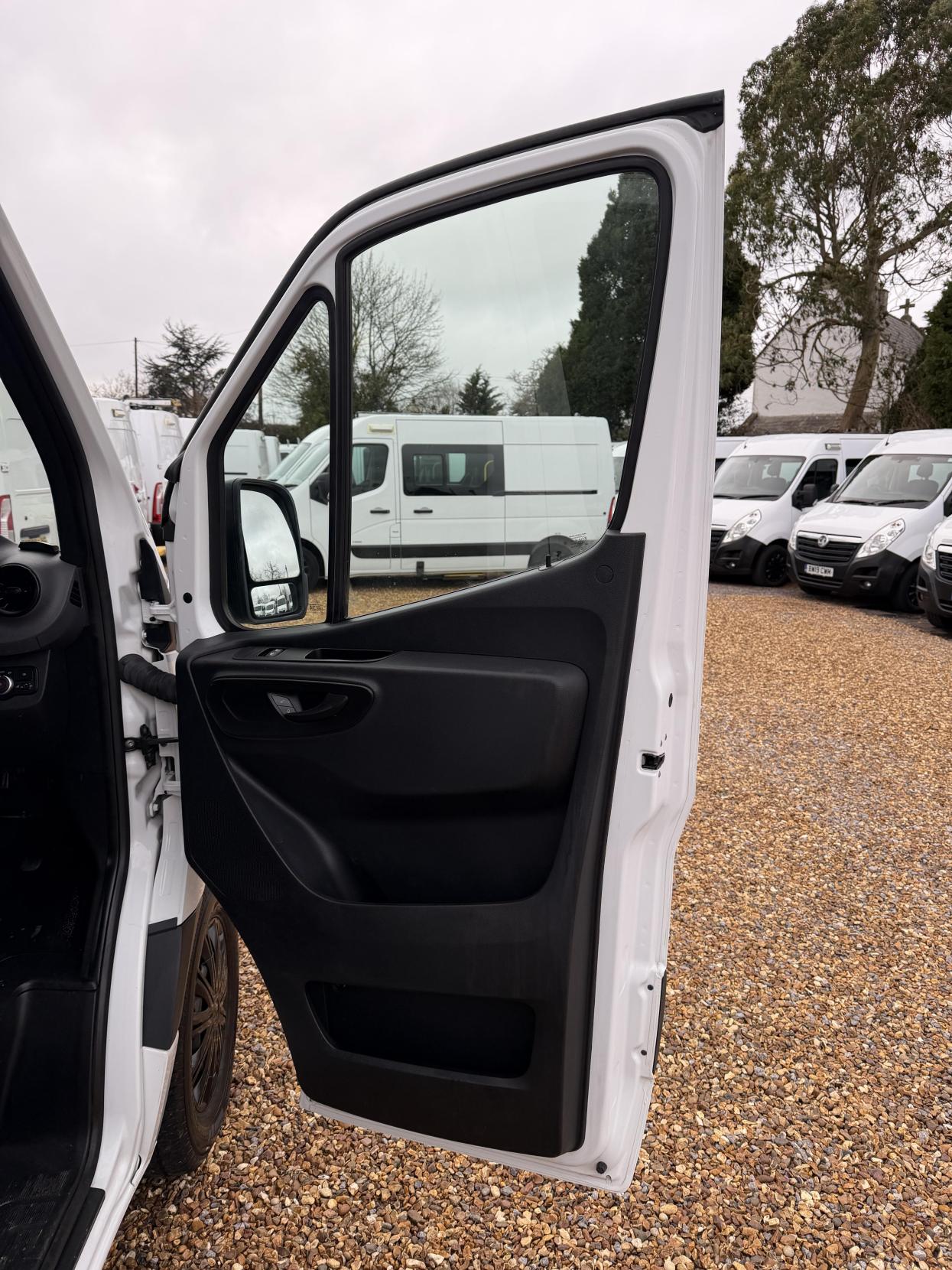 Mercedes-Benz Sprinter 2.0 315 CDI Progressive Panel Van 5dr Diesel G-Tronic RWD L2 H2 Euro 6 (s/s) (150 ps)