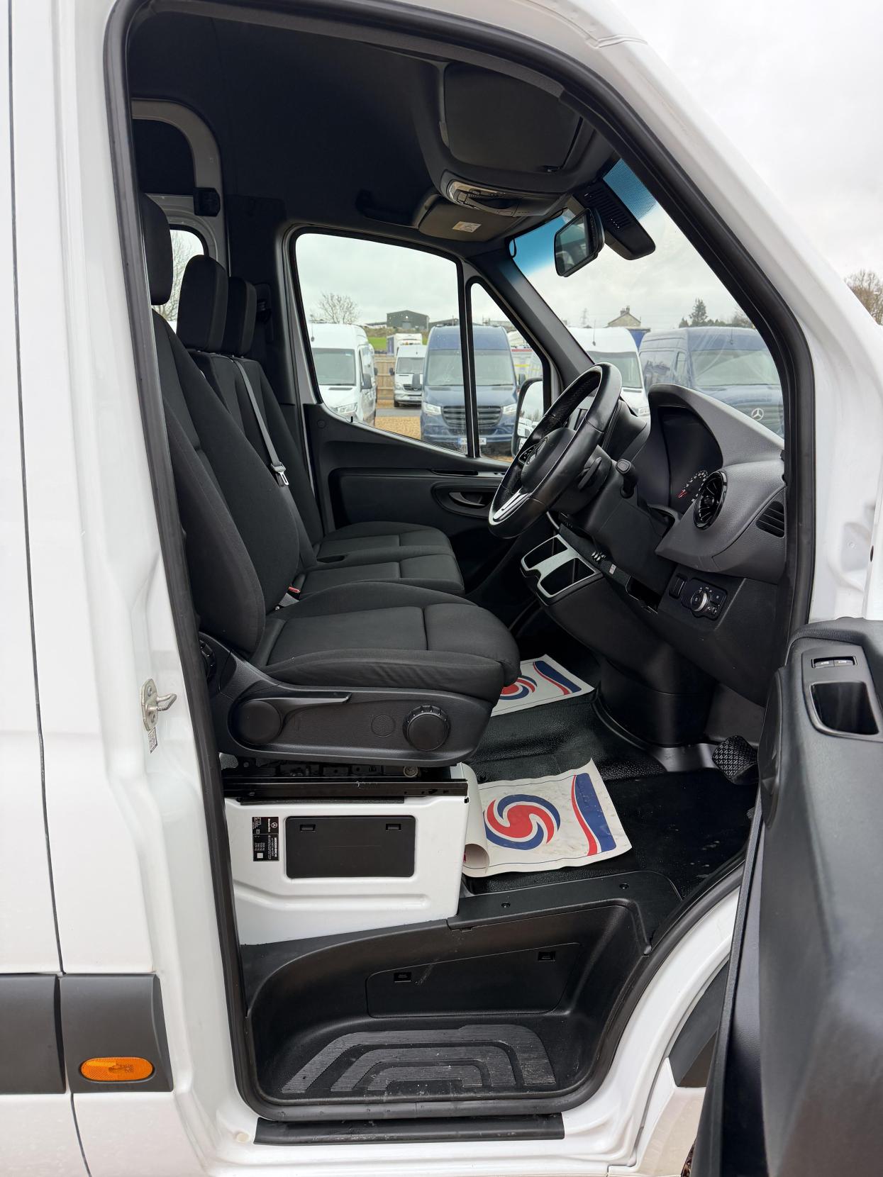 Mercedes-Benz Sprinter 2.0 315 CDI Progressive Panel Van 5dr Diesel G-Tronic RWD L2 H2 Euro 6 (s/s) (150 ps)