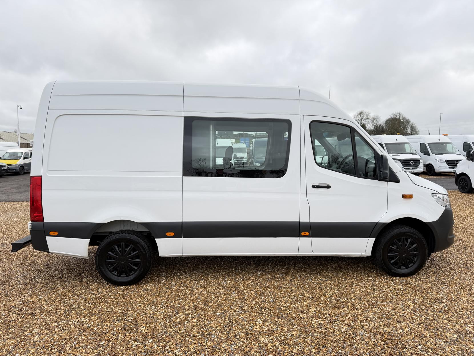 Mercedes-Benz Sprinter 2.0 315 CDI Progressive Panel Van 5dr Diesel G-Tronic RWD L2 H2 Euro 6 (s/s) (150 ps)