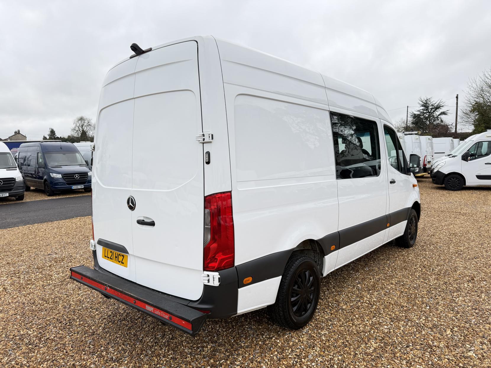Mercedes-Benz Sprinter 2.0 315 CDI Progressive Panel Van 5dr Diesel G-Tronic RWD L2 H2 Euro 6 (s/s) (150 ps)