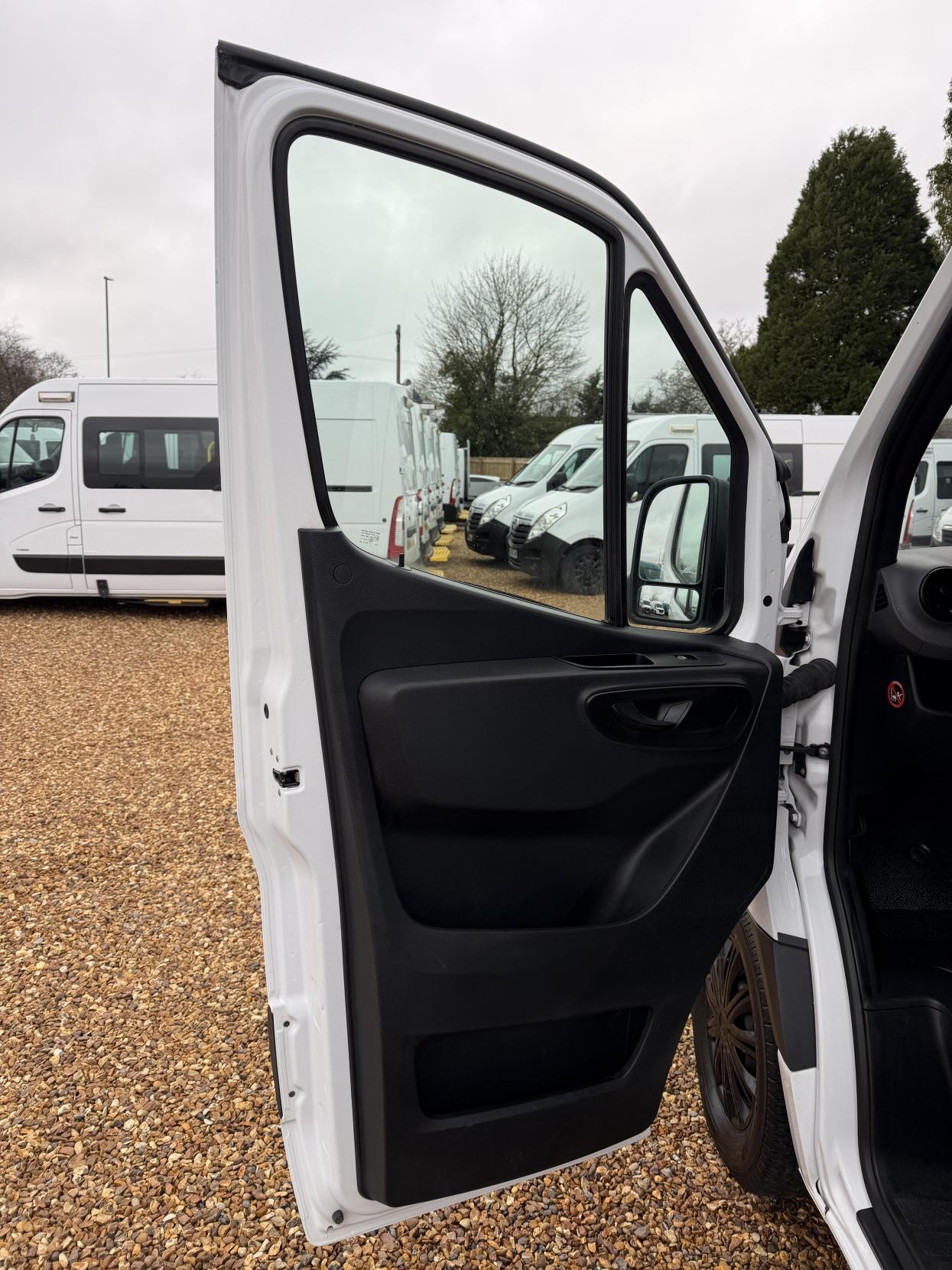 Mercedes-Benz Sprinter 2.0 315 CDI Progressive Panel Van 5dr Diesel G-Tronic RWD L2 H2 Euro 6 (s/s) (150 ps)