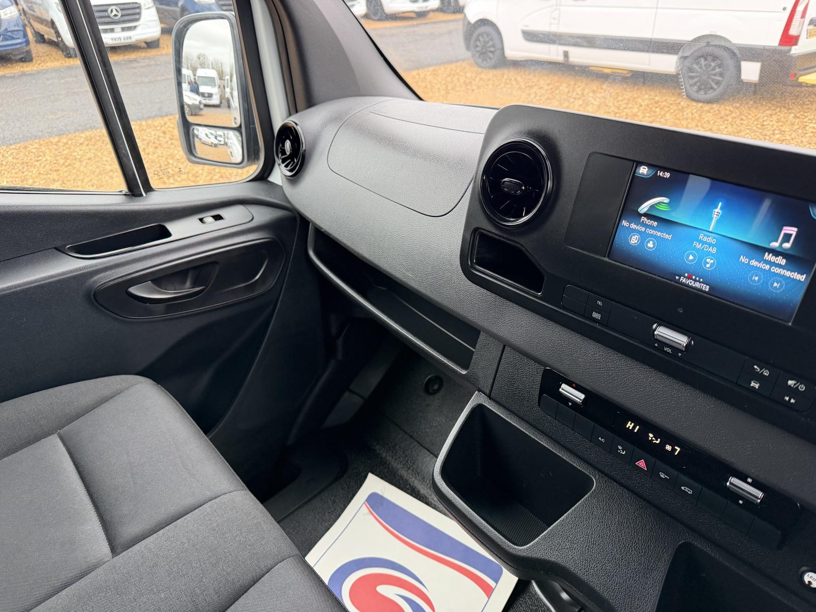 Mercedes-Benz Sprinter 2.0 315 CDI Progressive Panel Van 5dr Diesel G-Tronic RWD L2 H2 Euro 6 (s/s) (150 ps)