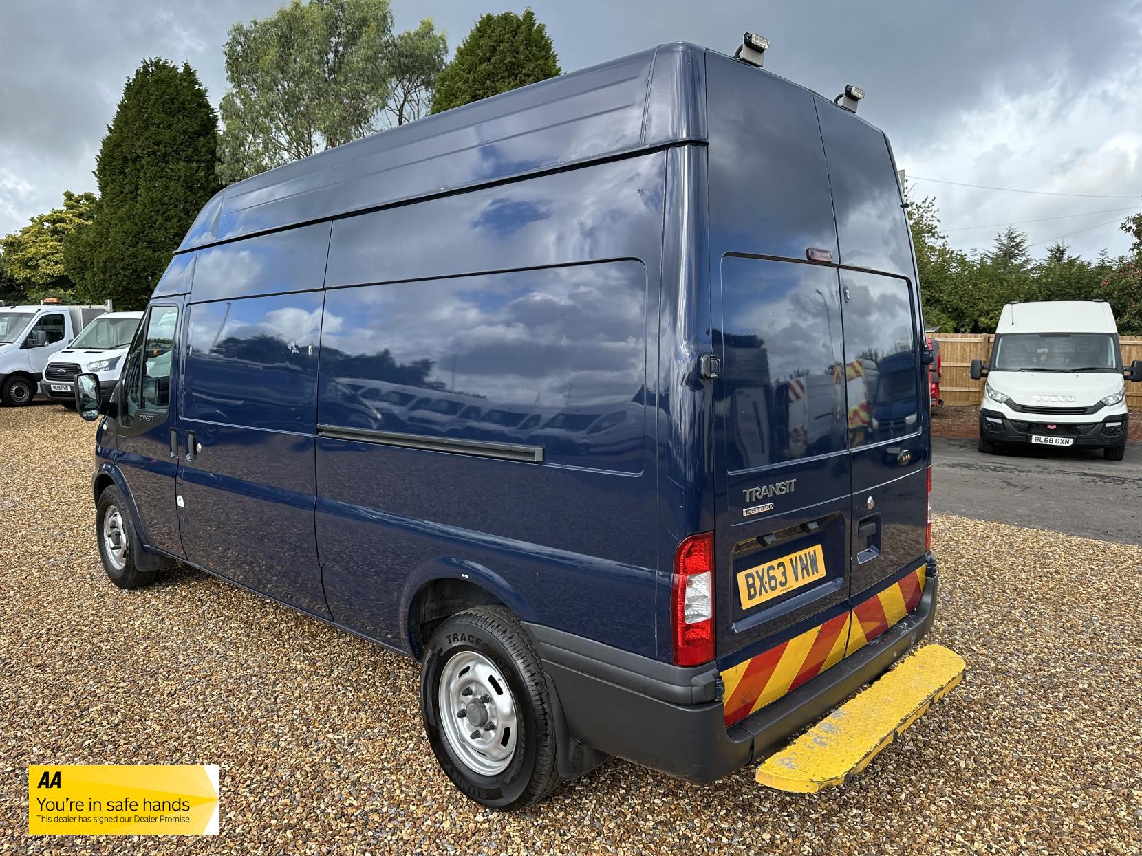 Ford Transit 2.2 TDCi 350 Panel Van 3dr Diesel Manual FWD L2 H3 (209 g/km, 123 bhp)