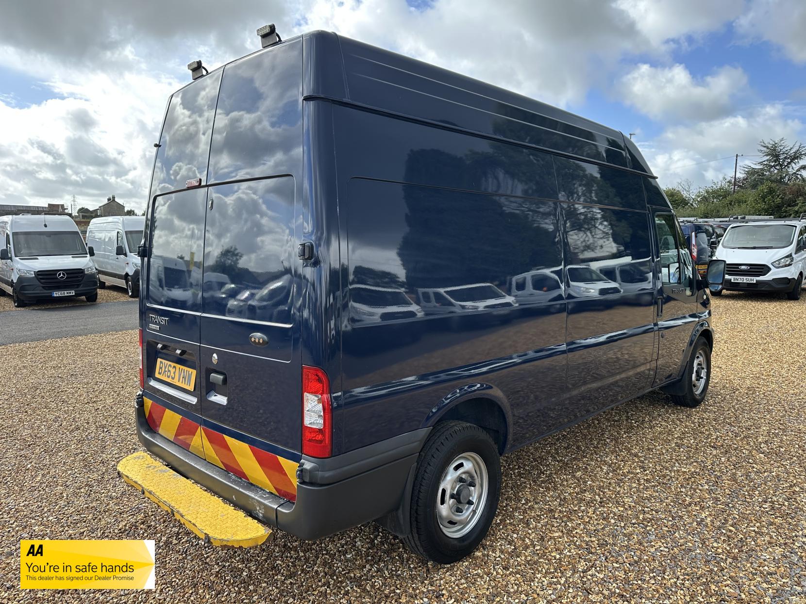 Ford Transit 2.2 TDCi 350 Panel Van 3dr Diesel Manual FWD L2 H3 (209 g/km, 123 bhp)