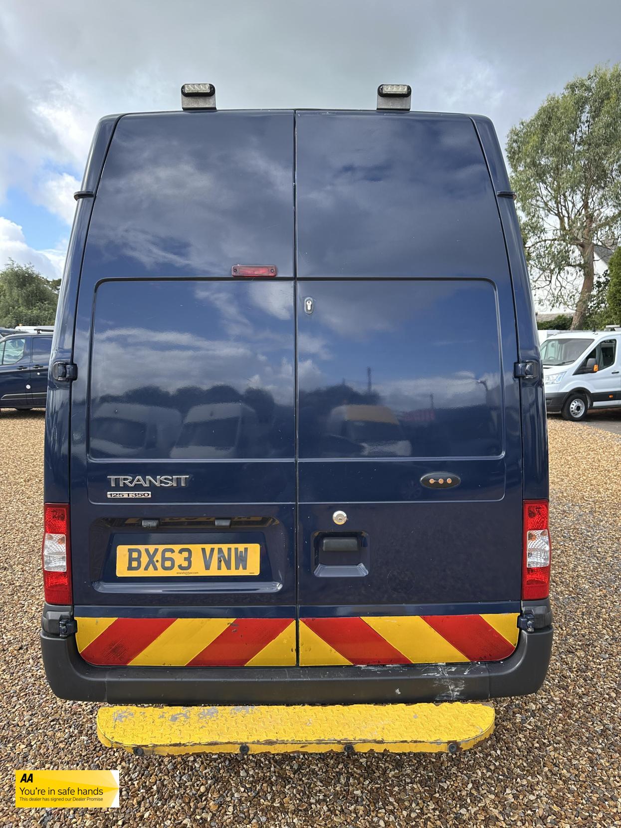 Ford Transit 2.2 TDCi 350 Panel Van 3dr Diesel Manual FWD L2 H3 (209 g/km, 123 bhp)