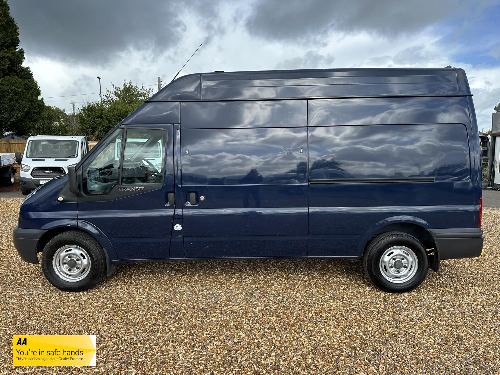 Ford Transit 2.2 TDCi 350 Panel Van 3dr Diesel Manual FWD L2 H3 (209 g/km, 123 bhp)