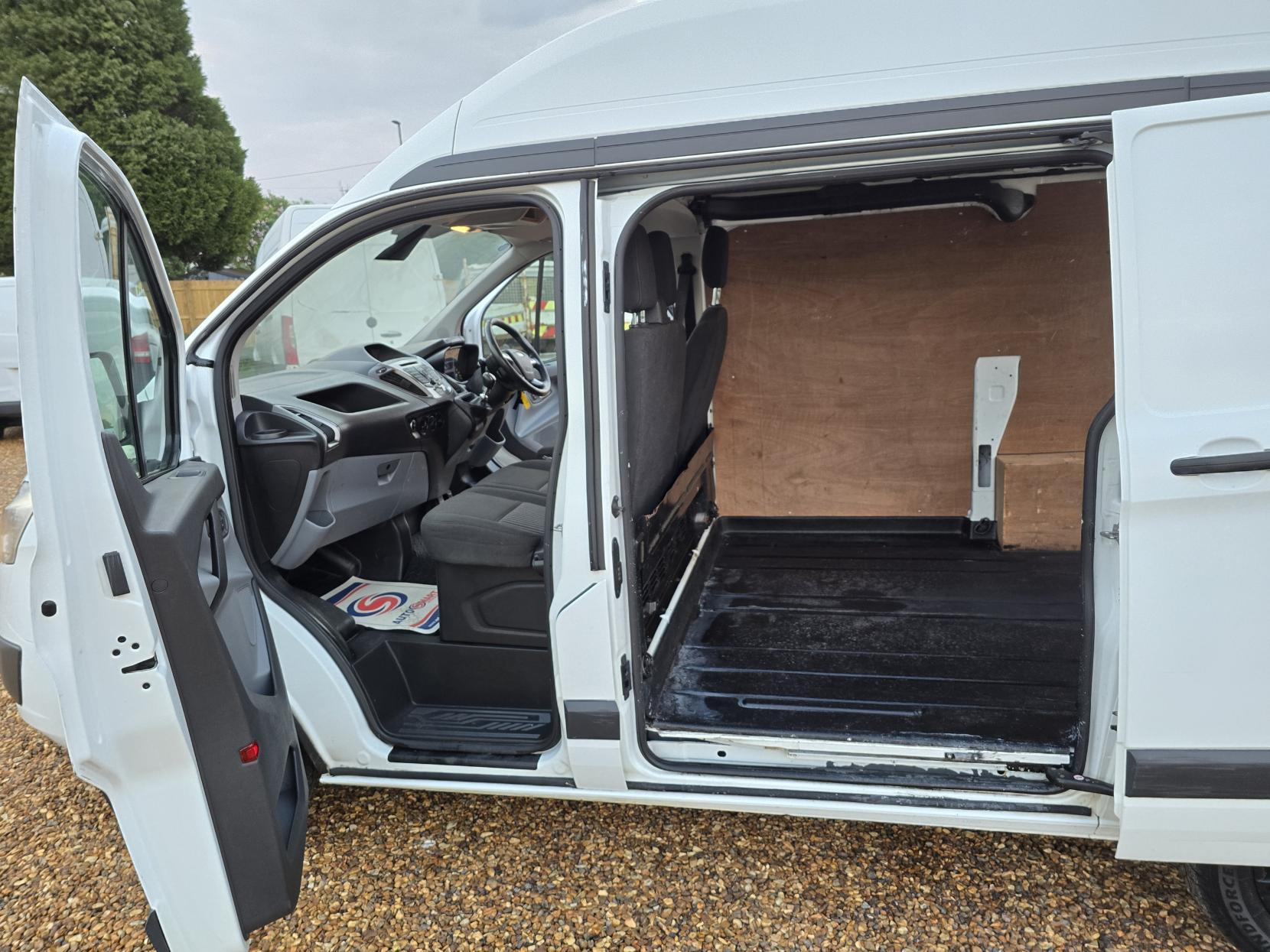 Ford Transit Custom 2.2 TDCi 270 Trend Panel Van 5dr Diesel Manual L1 H1 (186 g/km, 123 bhp)