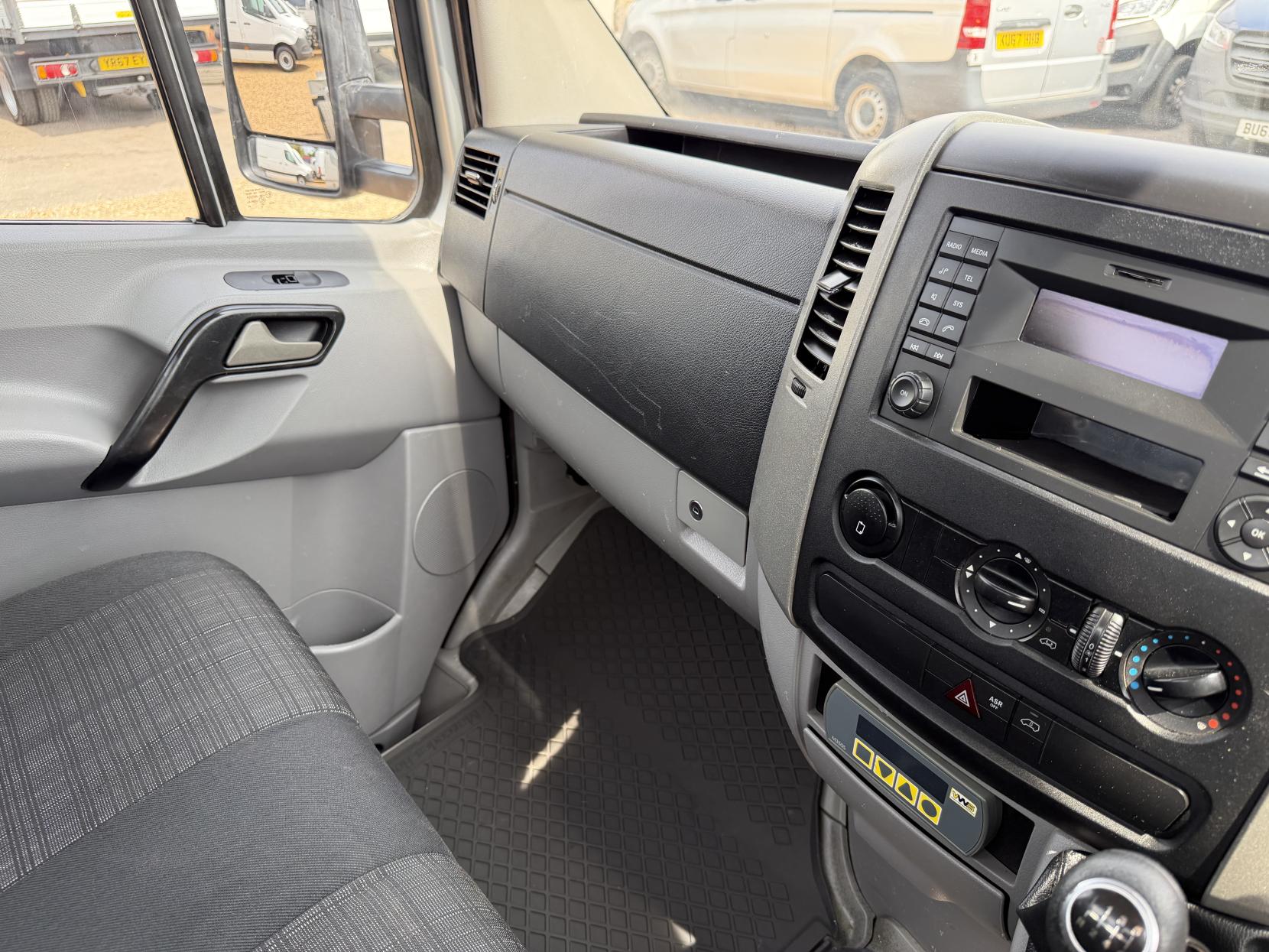 2014 Mercedes-Benz Sprinter 2.1 313 CDI Chassis Cab 2dr Diesel Manual RWD L2 (129 bhp) - Thumbnail 37
