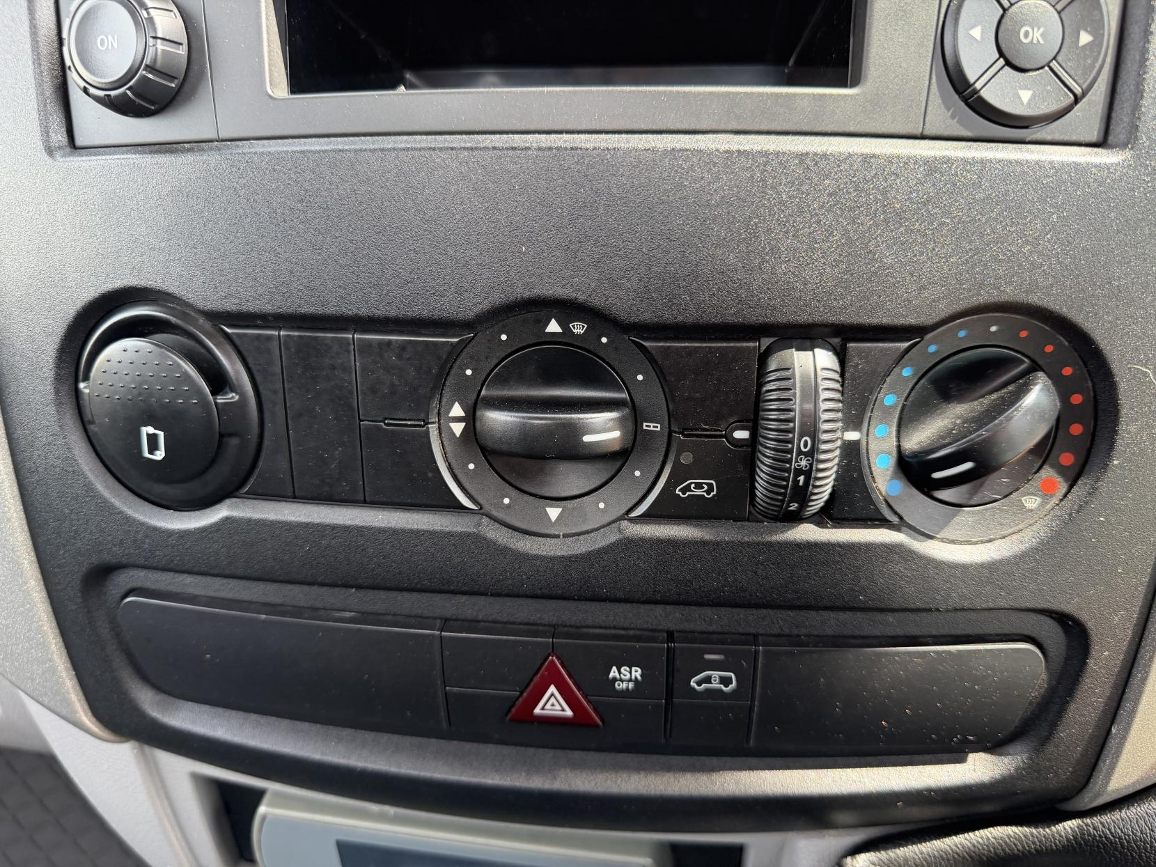 2014 Mercedes-Benz Sprinter 2.1 313 CDI Chassis Cab 2dr Diesel Manual RWD L2 (129 bhp) - Thumbnail 35