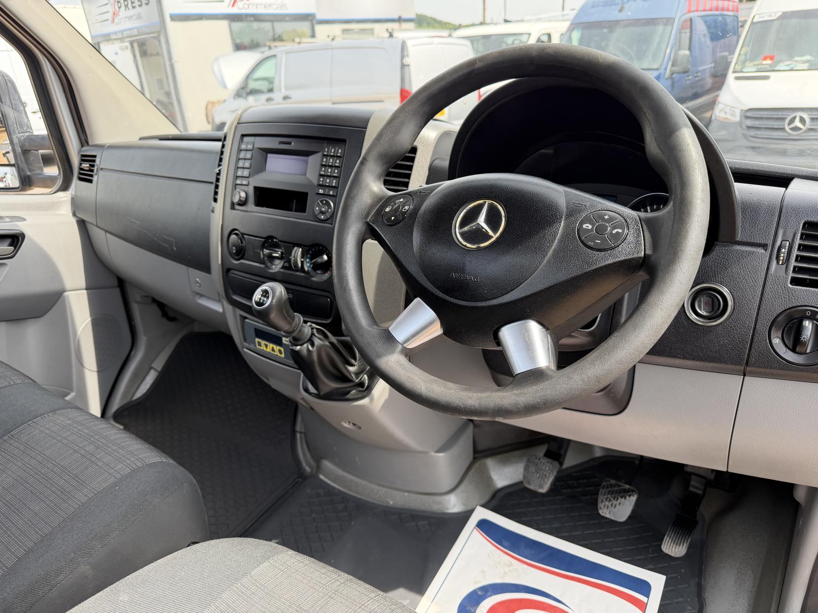 2014 Mercedes-Benz Sprinter 2.1 313 CDI Chassis Cab 2dr Diesel Manual RWD L2 (129 bhp) - Thumbnail 2