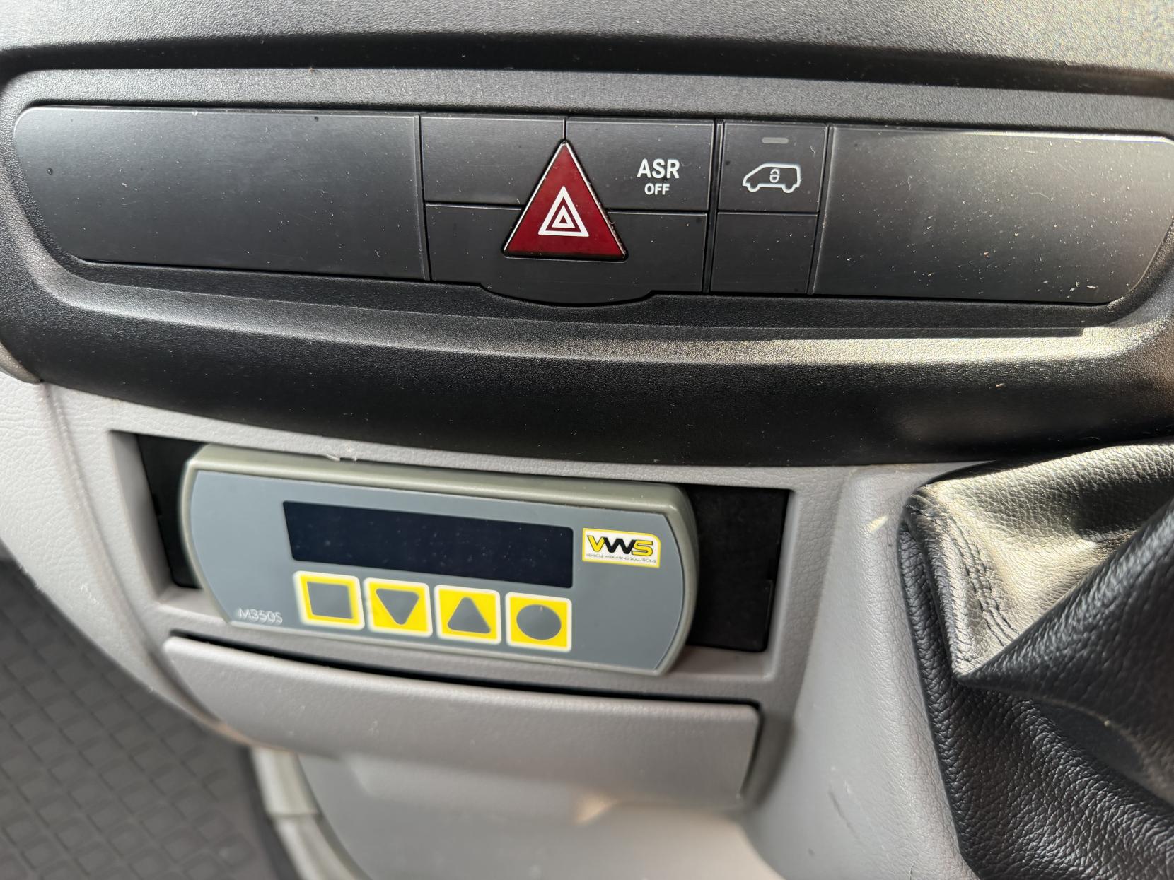 2014 Mercedes-Benz Sprinter 2.1 313 CDI Chassis Cab 2dr Diesel Manual RWD L2 (129 bhp) - Thumbnail 31