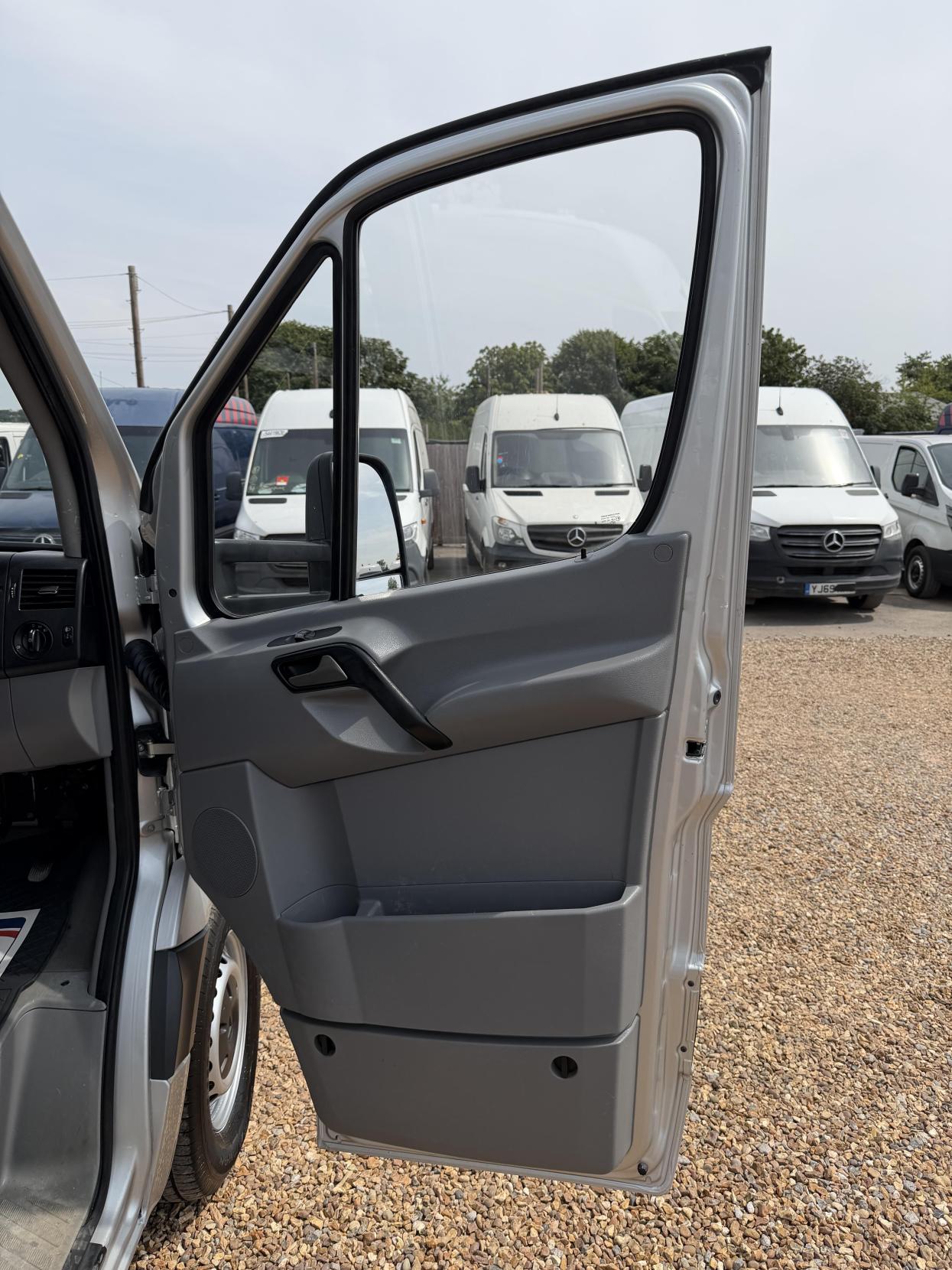 2014 Mercedes-Benz Sprinter 2.1 313 CDI Chassis Cab 2dr Diesel Manual RWD L2 (129 bhp) - Thumbnail 14
