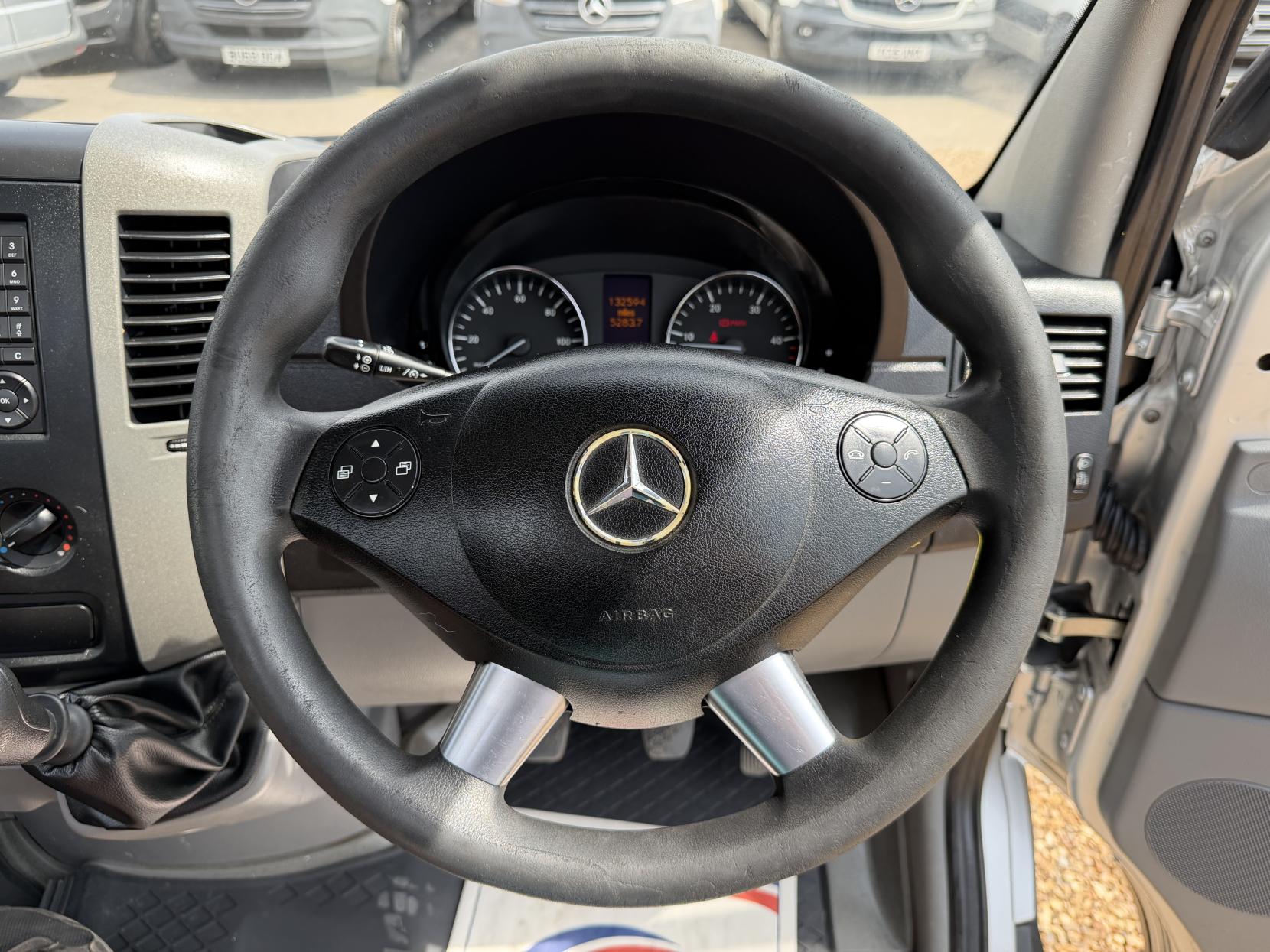 2014 Mercedes-Benz Sprinter 2.1 313 CDI Chassis Cab 2dr Diesel Manual RWD L2 (129 bhp) - Thumbnail 36