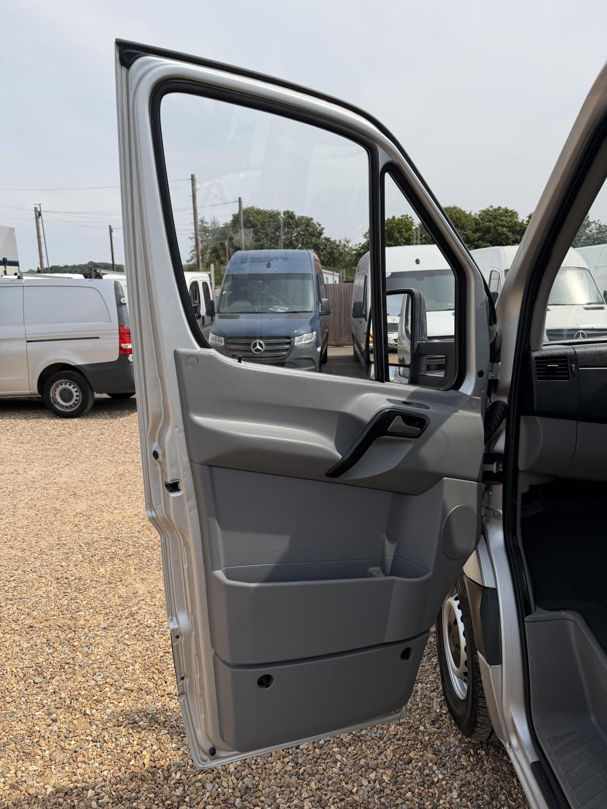 2014 Mercedes-Benz Sprinter 2.1 313 CDI Chassis Cab 2dr Diesel Manual RWD L2 (129 bhp) - Thumbnail 15
