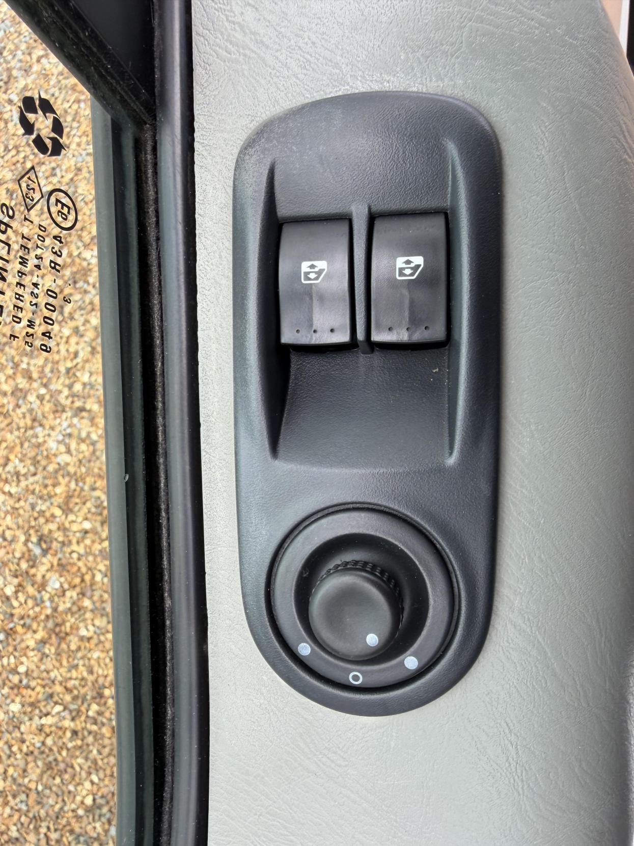 2013 Vauxhall Vivaro 2.0 2900 CDTi ecoFLEX Panel Van 4dr Diesel Manual FWD L1 (180 g/km, 113 bhp) - Thumbnail 40
