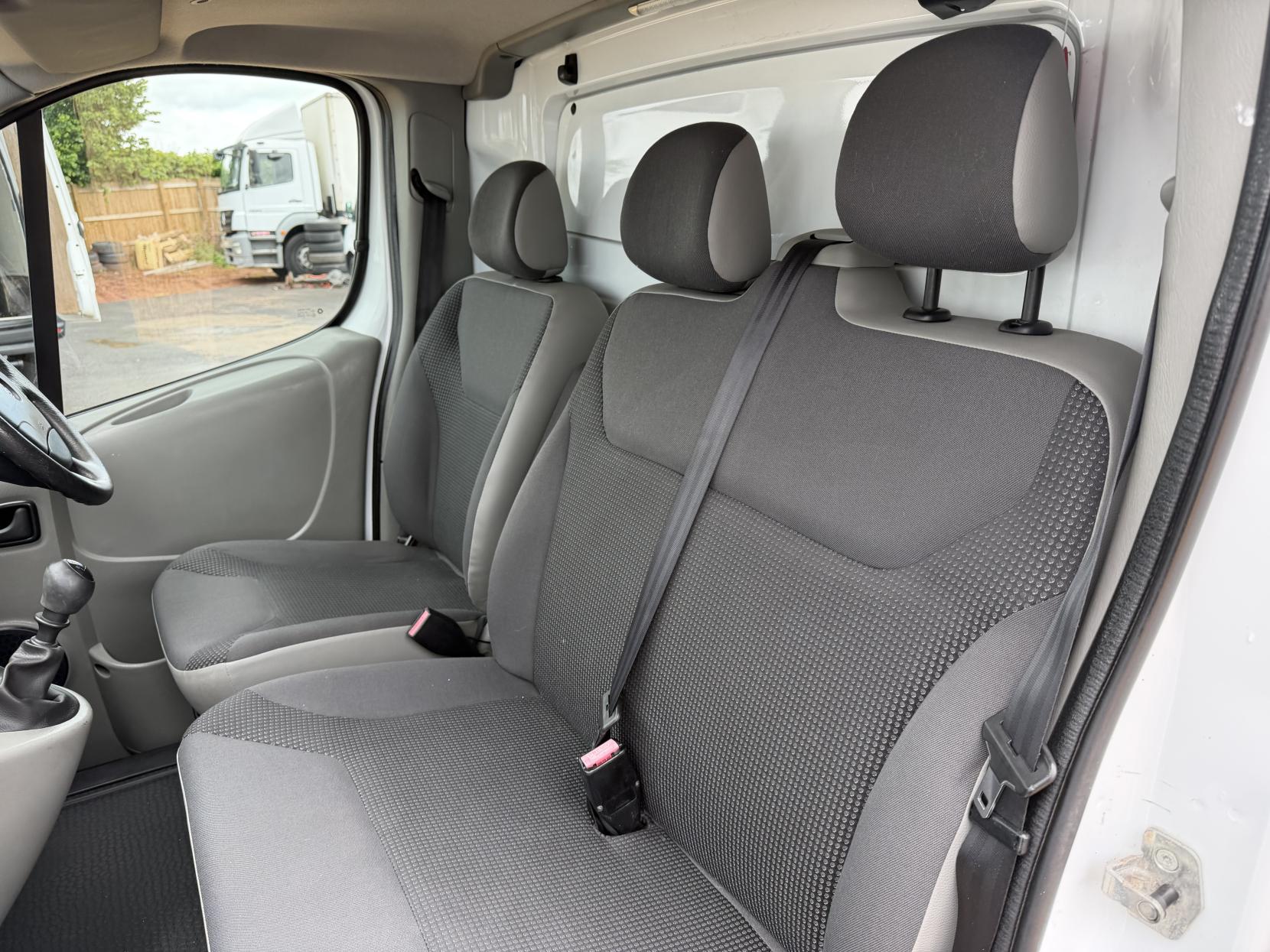 2013 Vauxhall Vivaro 2.0 2900 CDTi ecoFLEX Panel Van 4dr Diesel Manual FWD L1 (180 g/km, 113 bhp) - Thumbnail 17