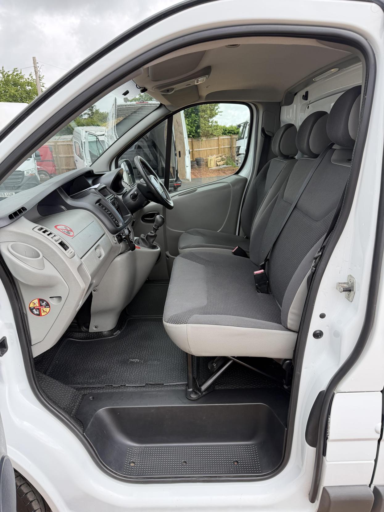 2013 Vauxhall Vivaro 2.0 2900 CDTi ecoFLEX Panel Van 4dr Diesel Manual FWD L1 (180 g/km, 113 bhp) - Thumbnail 18