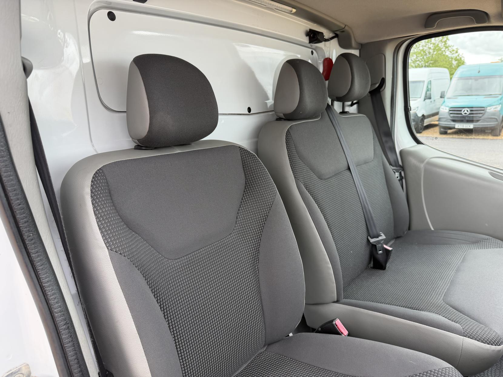 2013 Vauxhall Vivaro 2.0 2900 CDTi ecoFLEX Panel Van 4dr Diesel Manual FWD L1 (180 g/km, 113 bhp) - Thumbnail 14