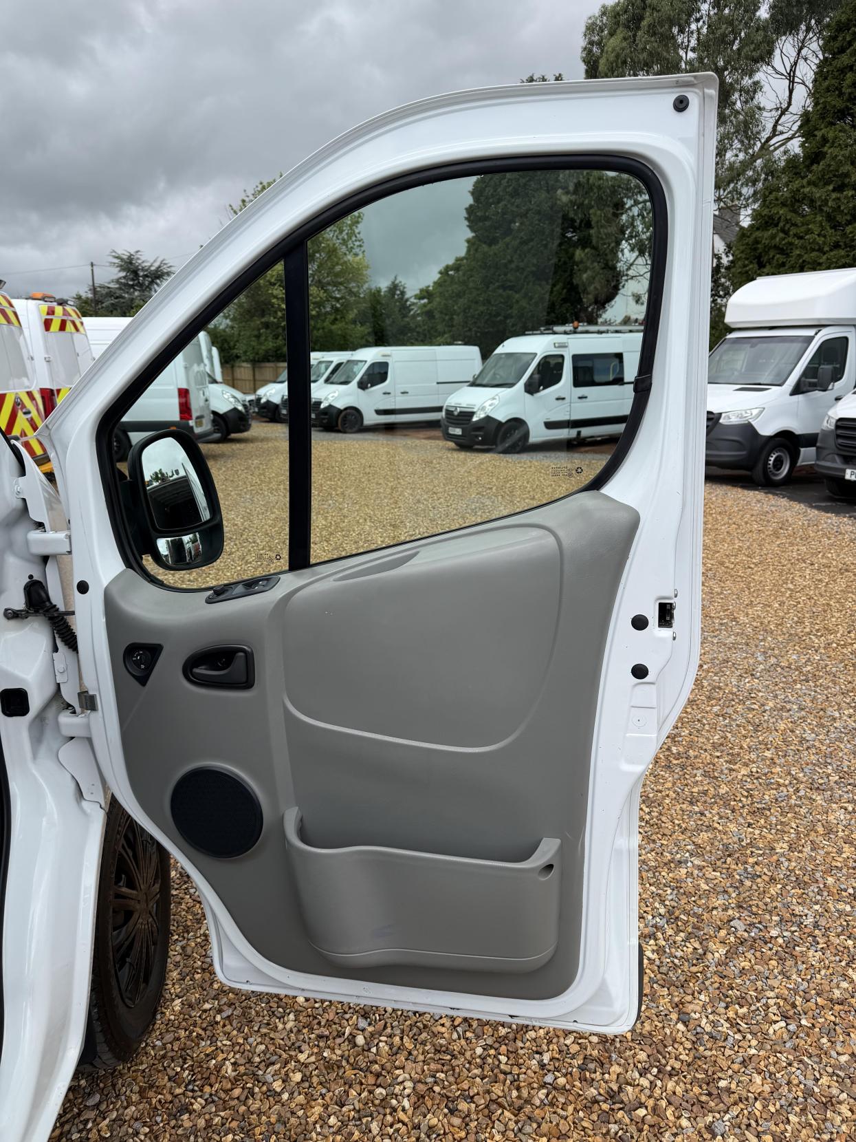 2013 Vauxhall Vivaro 2.0 2900 CDTi ecoFLEX Panel Van 4dr Diesel Manual FWD L1 (180 g/km, 113 bhp) - Thumbnail 16