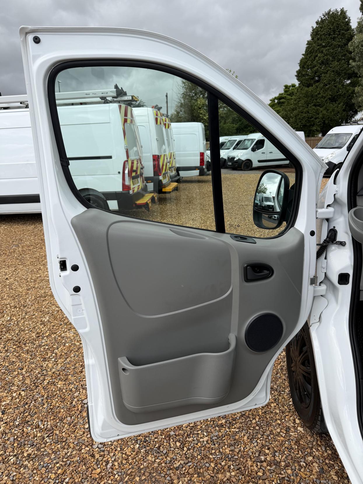 2013 Vauxhall Vivaro 2.0 2900 CDTi ecoFLEX Panel Van 4dr Diesel Manual FWD L1 (180 g/km, 113 bhp) - Thumbnail 19