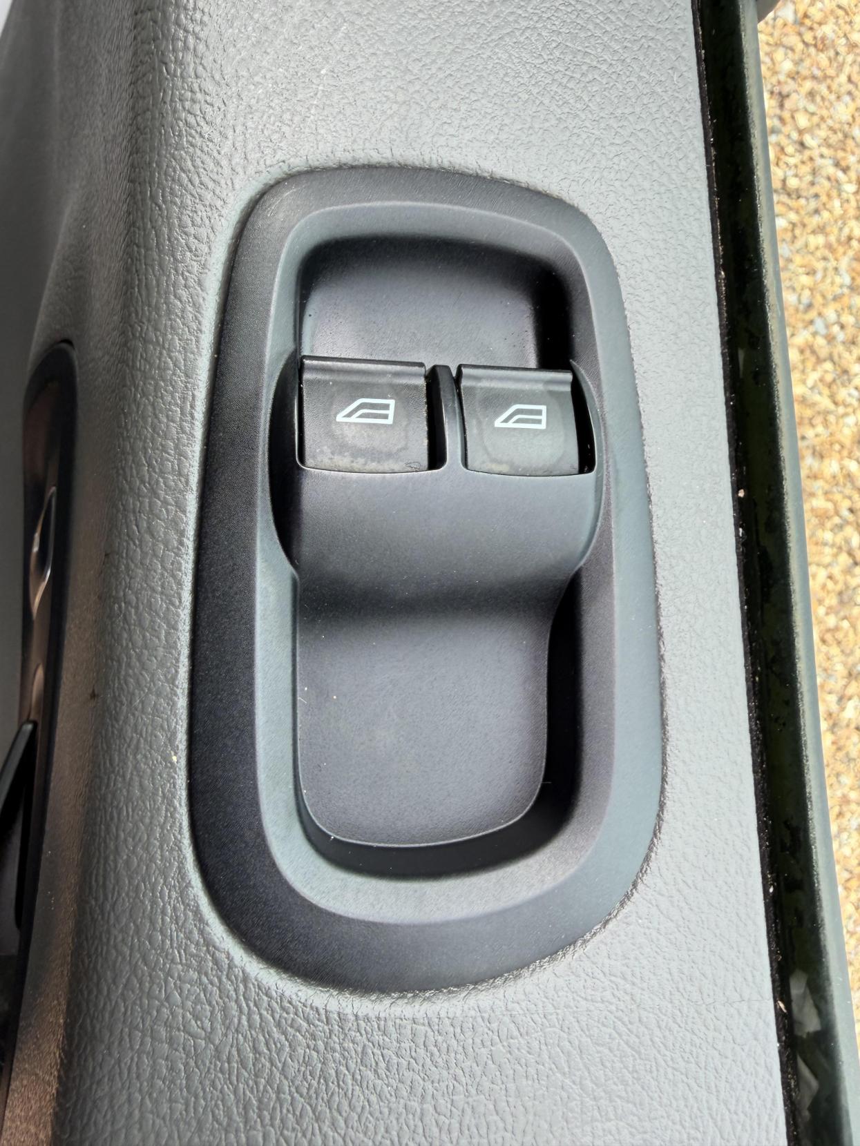 Ford Transit 2.0 350 EcoBlue Leader Panel Van 5dr Diesel Manual RWD L2 H3 Euro 6 (s/s) (130 ps)