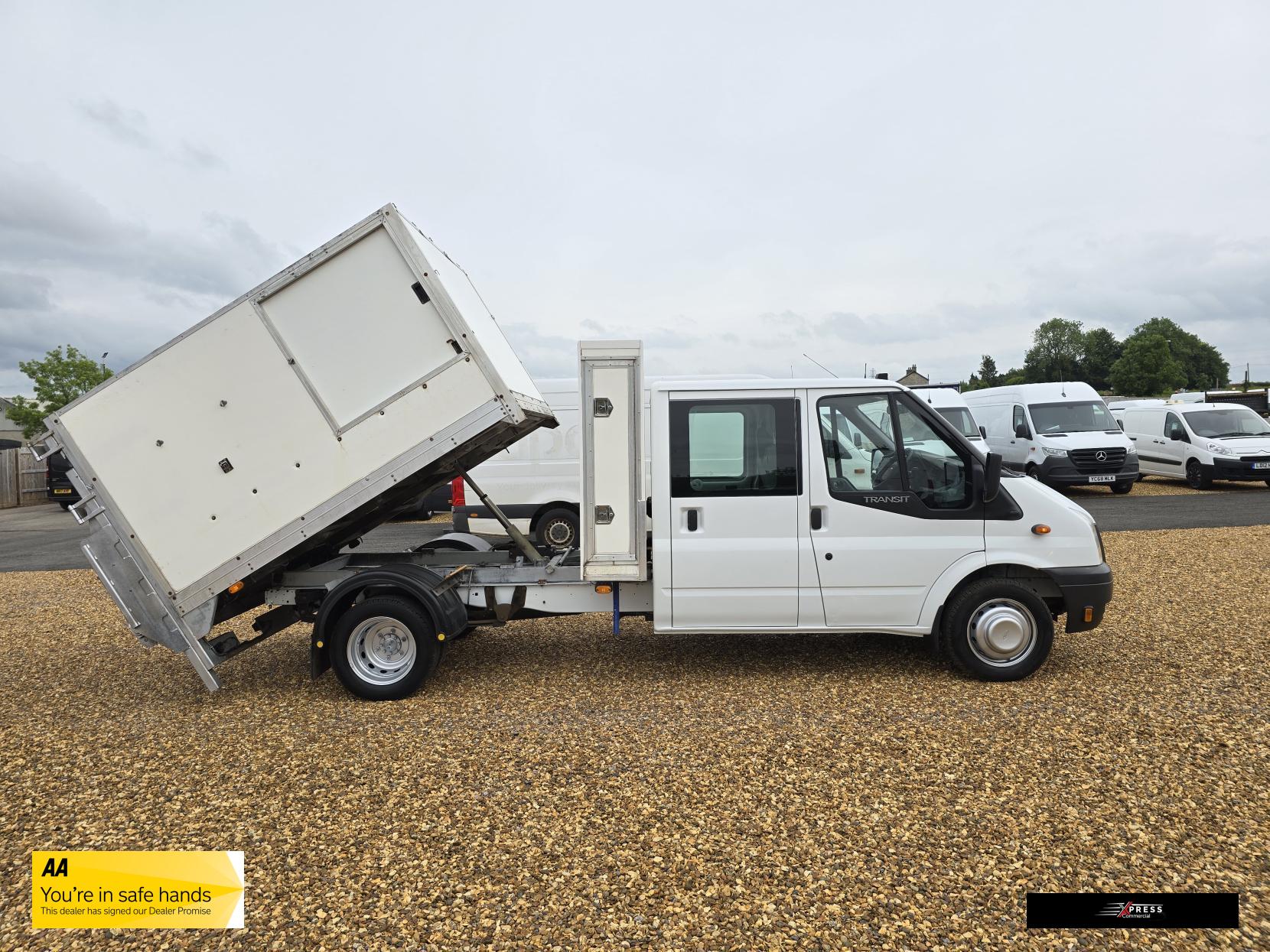 Ford Transit Transit 2.2 TDCi 350 Chassis Cab 4dr Diesel Manual RWD L4 (DRW) (123 bhp)