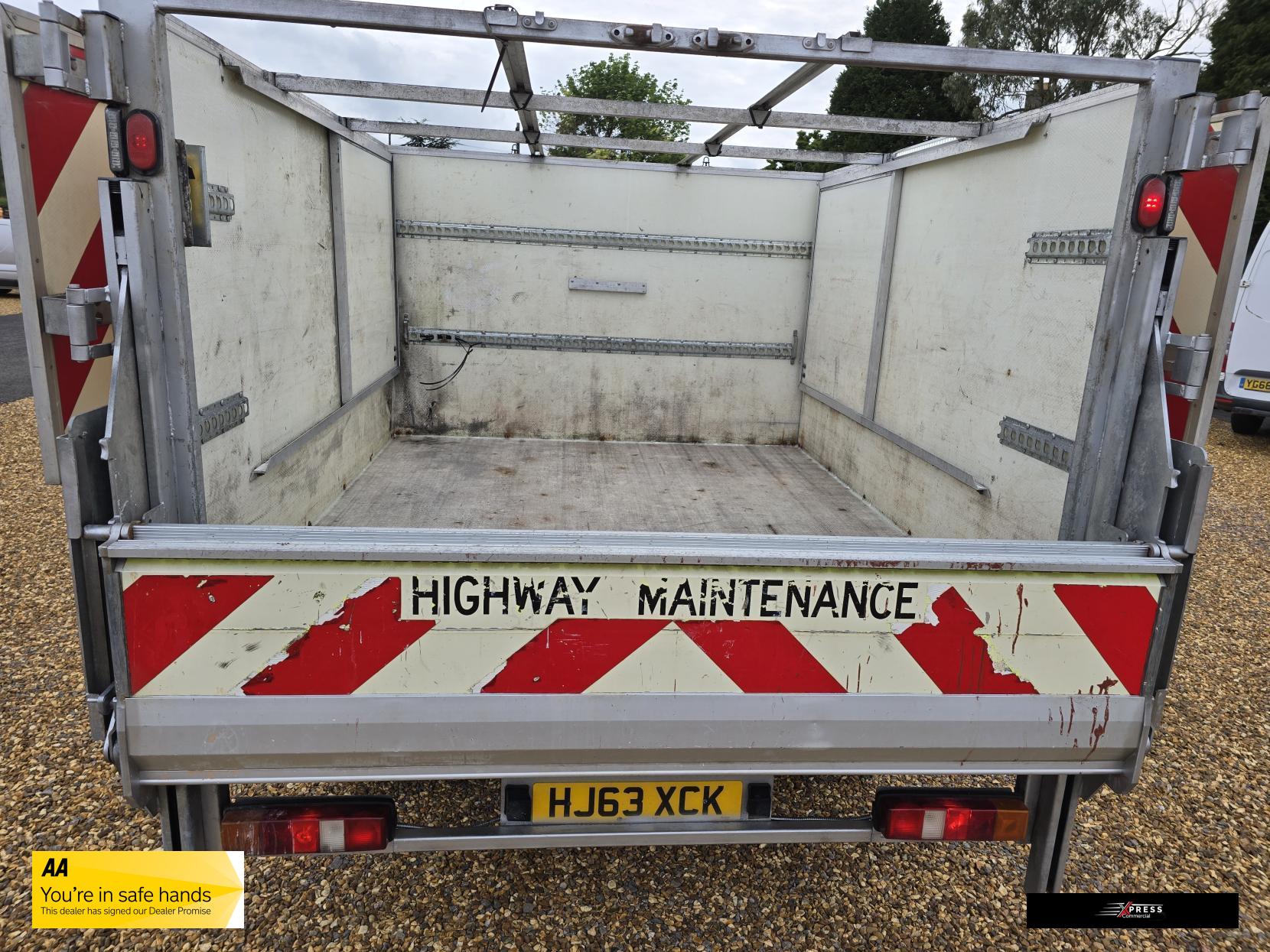 Ford Transit Transit 2.2 TDCi 350 Chassis Cab 4dr Diesel Manual RWD L4 (DRW) (123 bhp)