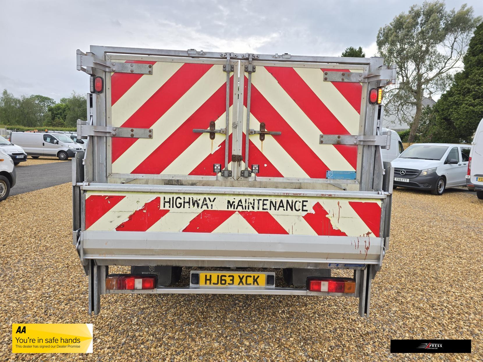 Ford Transit Transit 2.2 TDCi 350 Chassis Cab 4dr Diesel Manual RWD L4 (DRW) (123 bhp)
