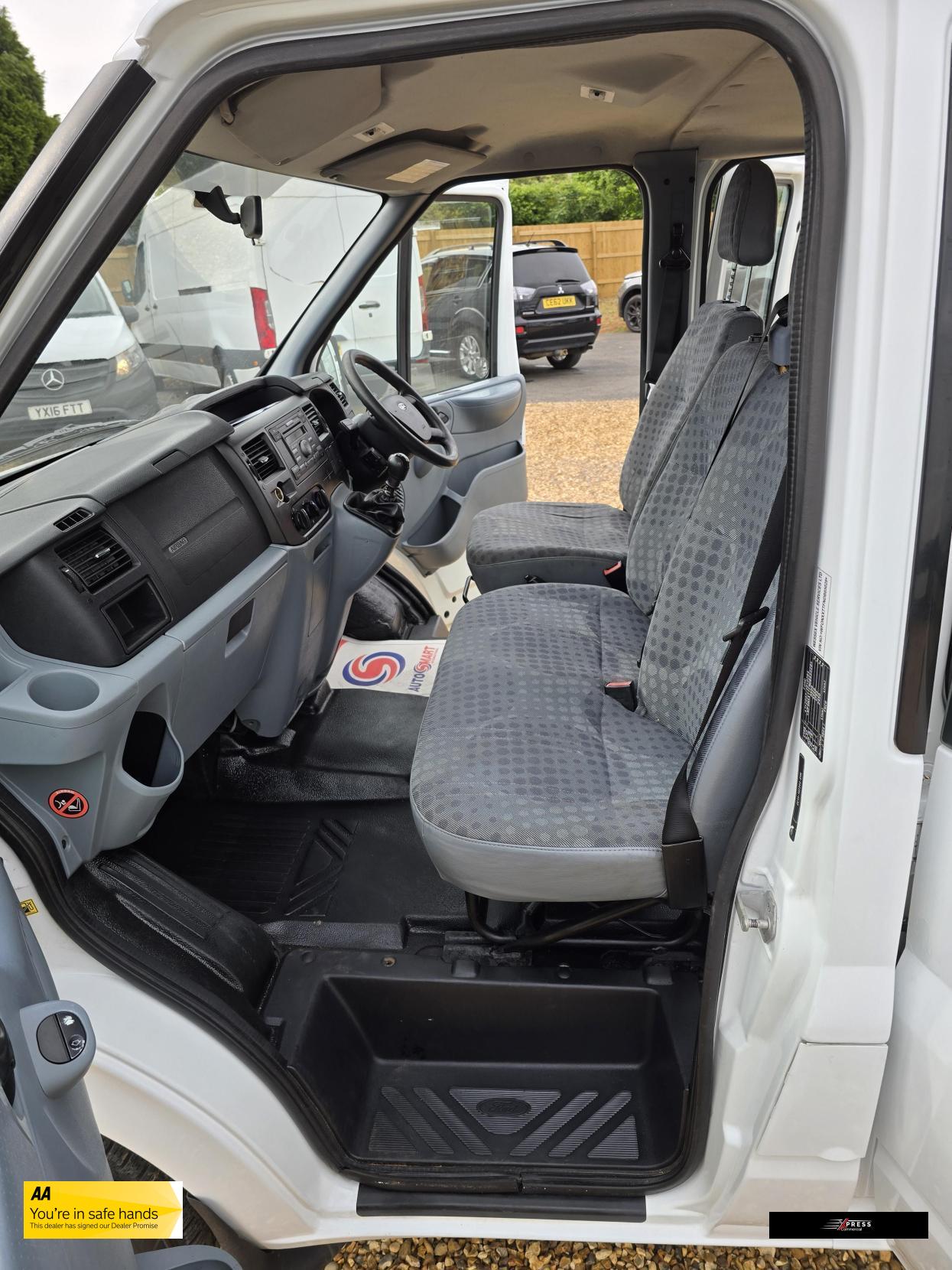 Ford Transit Transit 2.2 TDCi 350 Chassis Cab 4dr Diesel Manual RWD L4 (DRW) (123 bhp)